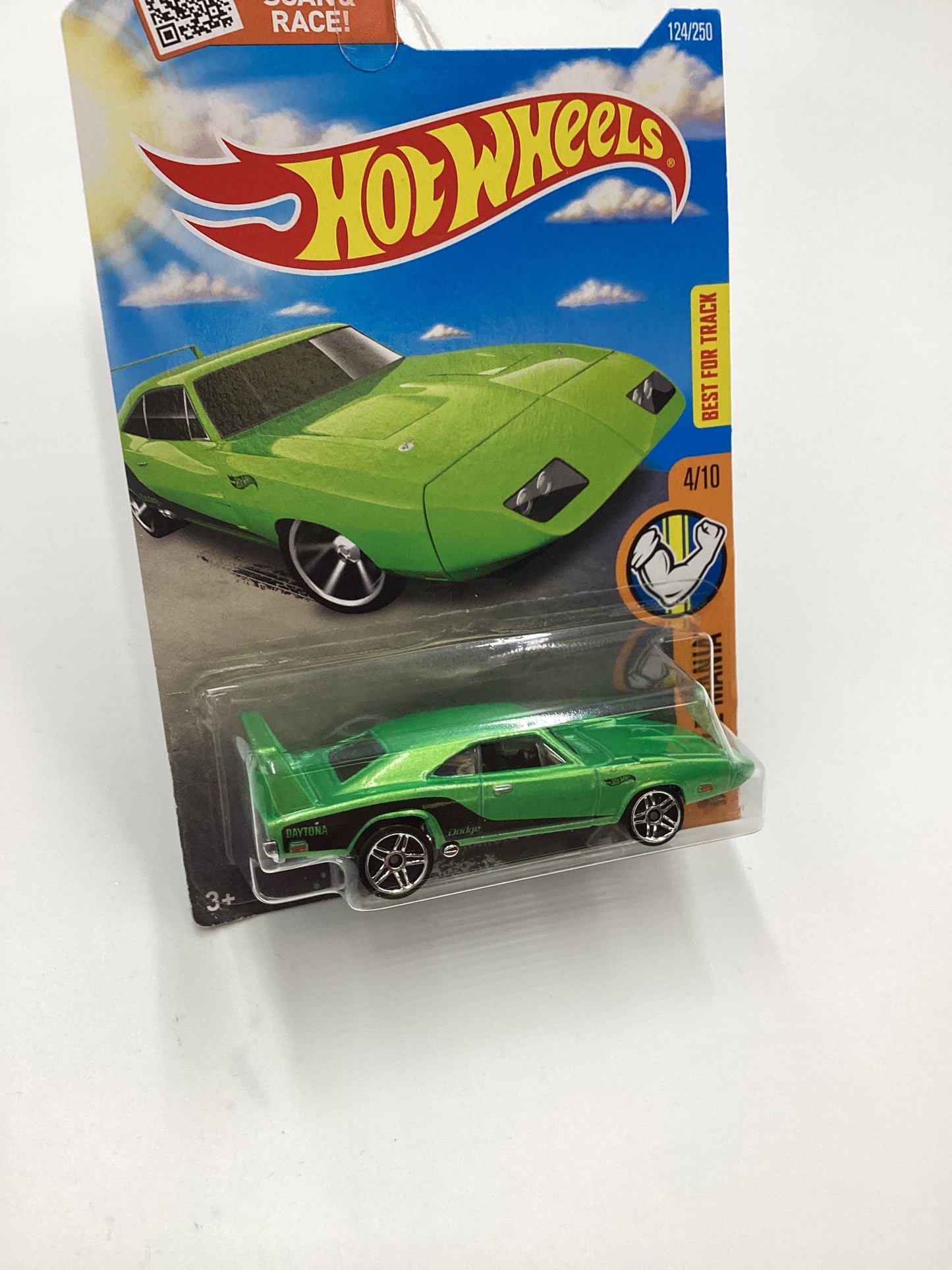 2016 Hot Wheels #124 69 DODGE CHARGER DAYTONA Green Target Spring Card 236E