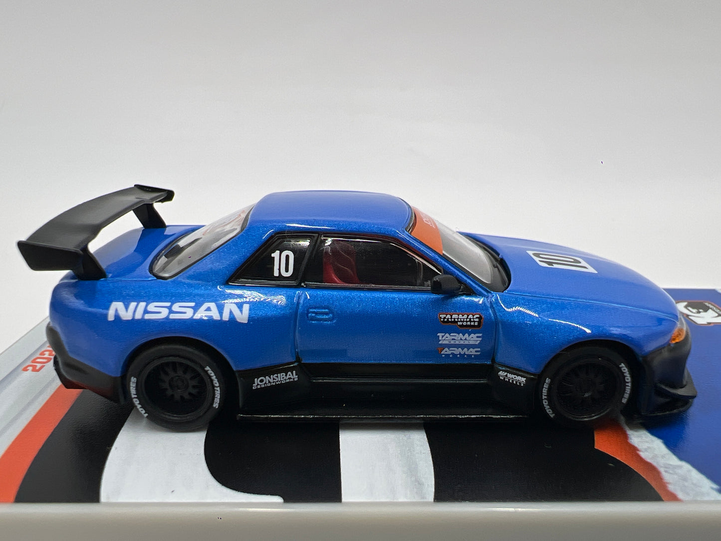 Tarmac Works 10th Anniversary Nissan Skyline R32 Widebody Jonsibal Blue/Black