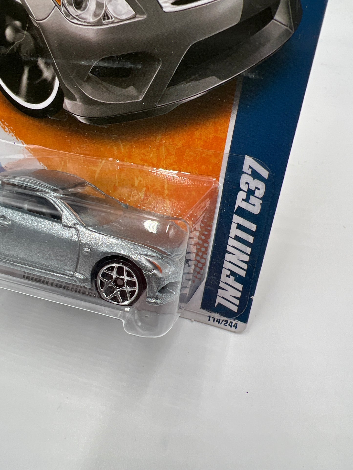 2011 Hot Wheels Nightburnerz #114 Infiniti G37 Metallic Silver W/Protector