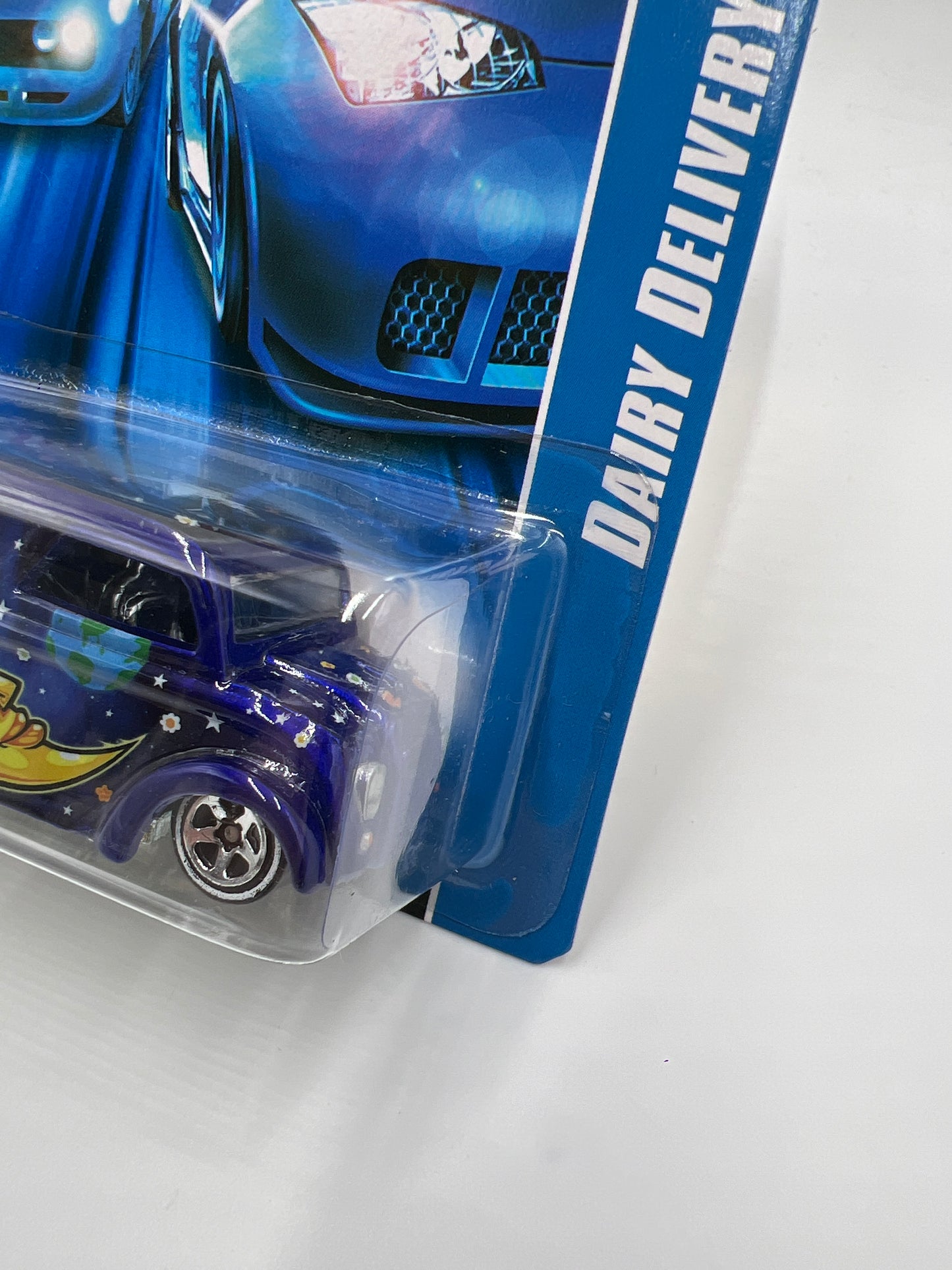 2007 Hot Wheels Online Exclusive Luna Lu Dairy Delivery W/Protector
