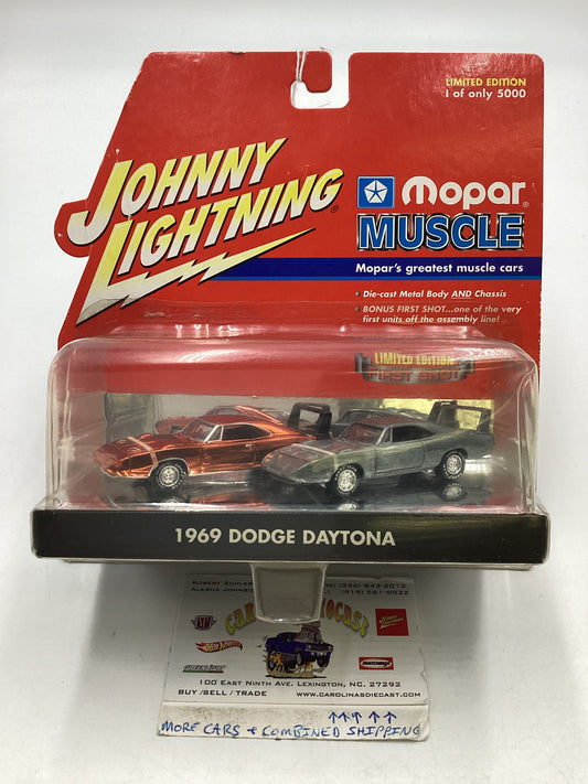 Johnny Lightning Mopar Muscle First Shot 1969 Dodge Daytona