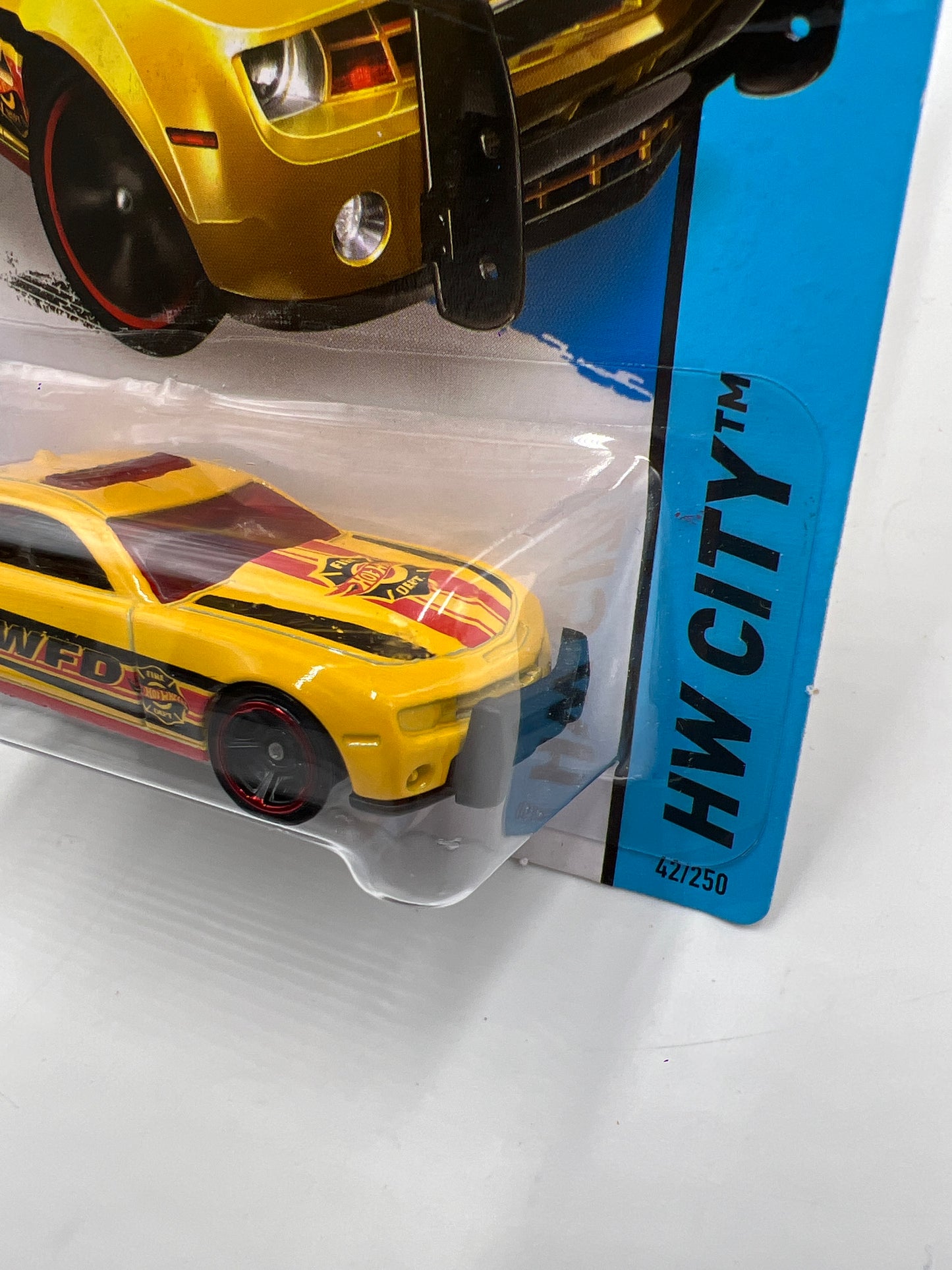 2014 Hot Wheels City #42 10 Camaro SS Yellow 6D