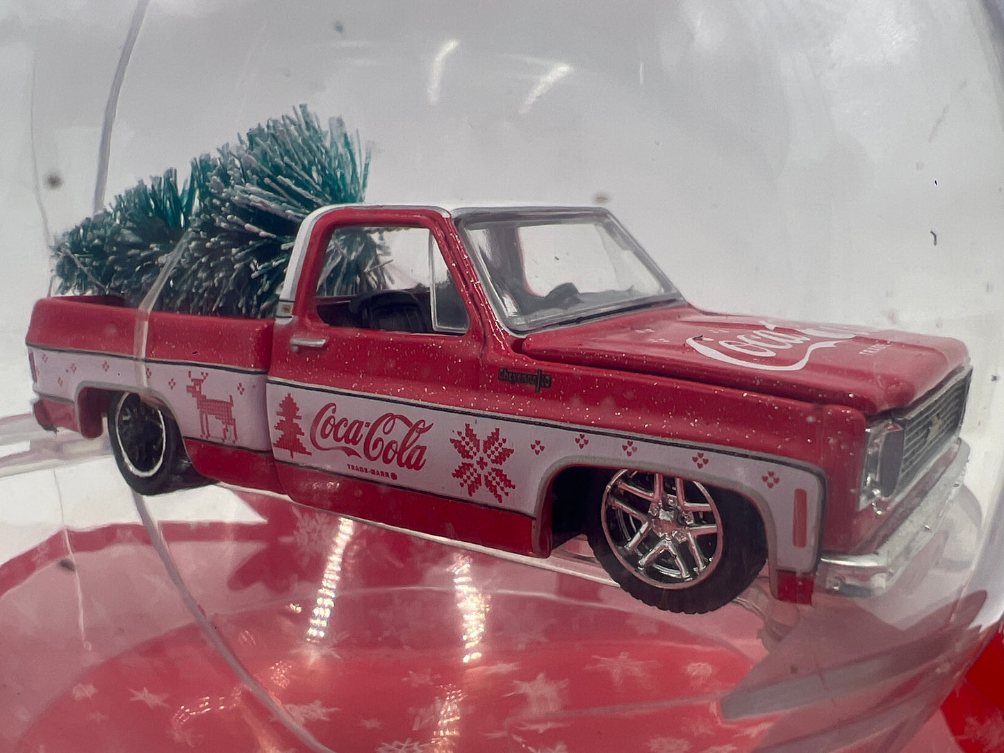 M2 Machines MiJo Exclusives Coca Cola Holiday Christmas Ornaments 1973 Chevrolet Fleetline Red/White