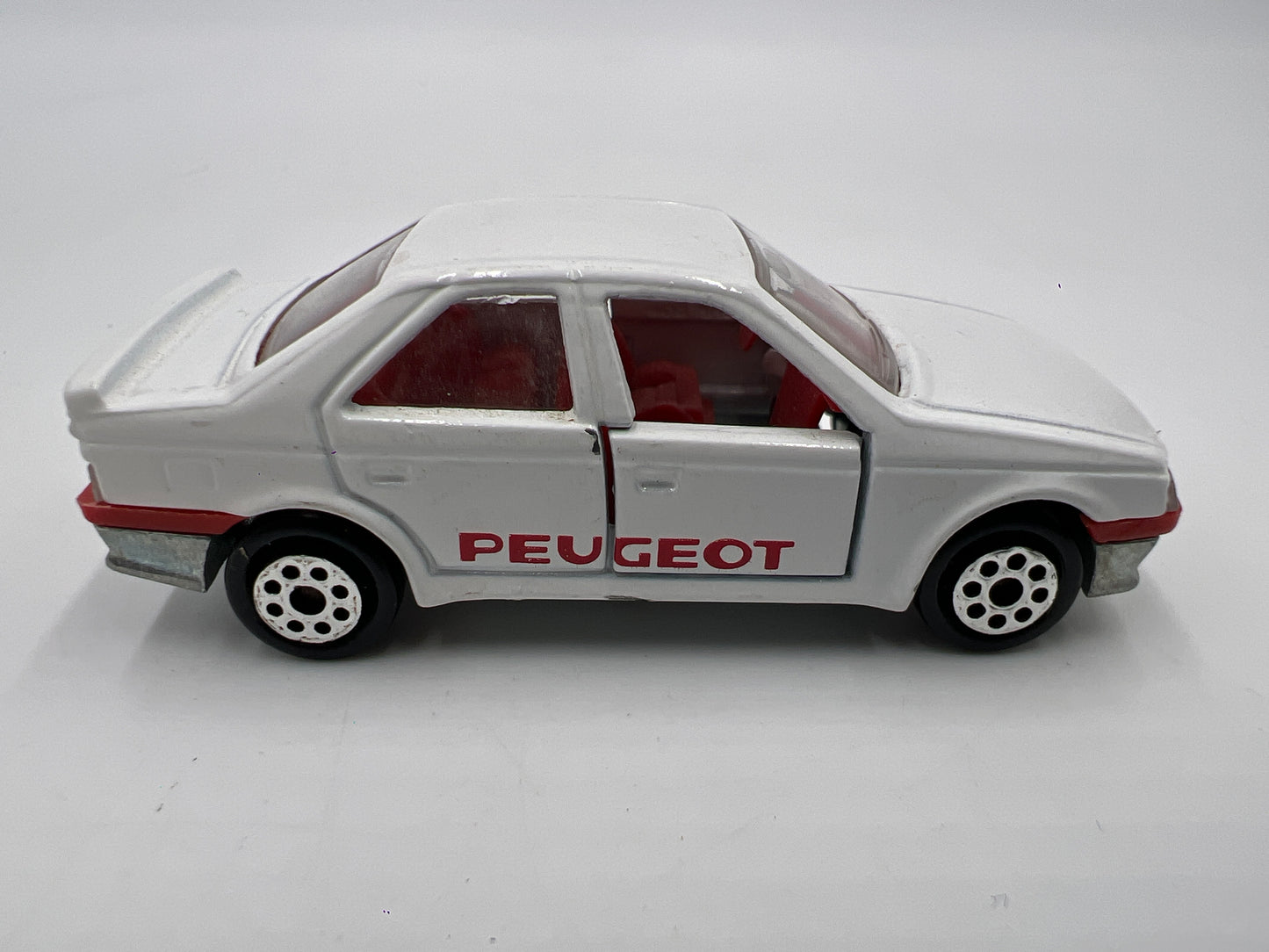 Majorette No. 218 Peugeot 405 Mi 16 White Loose