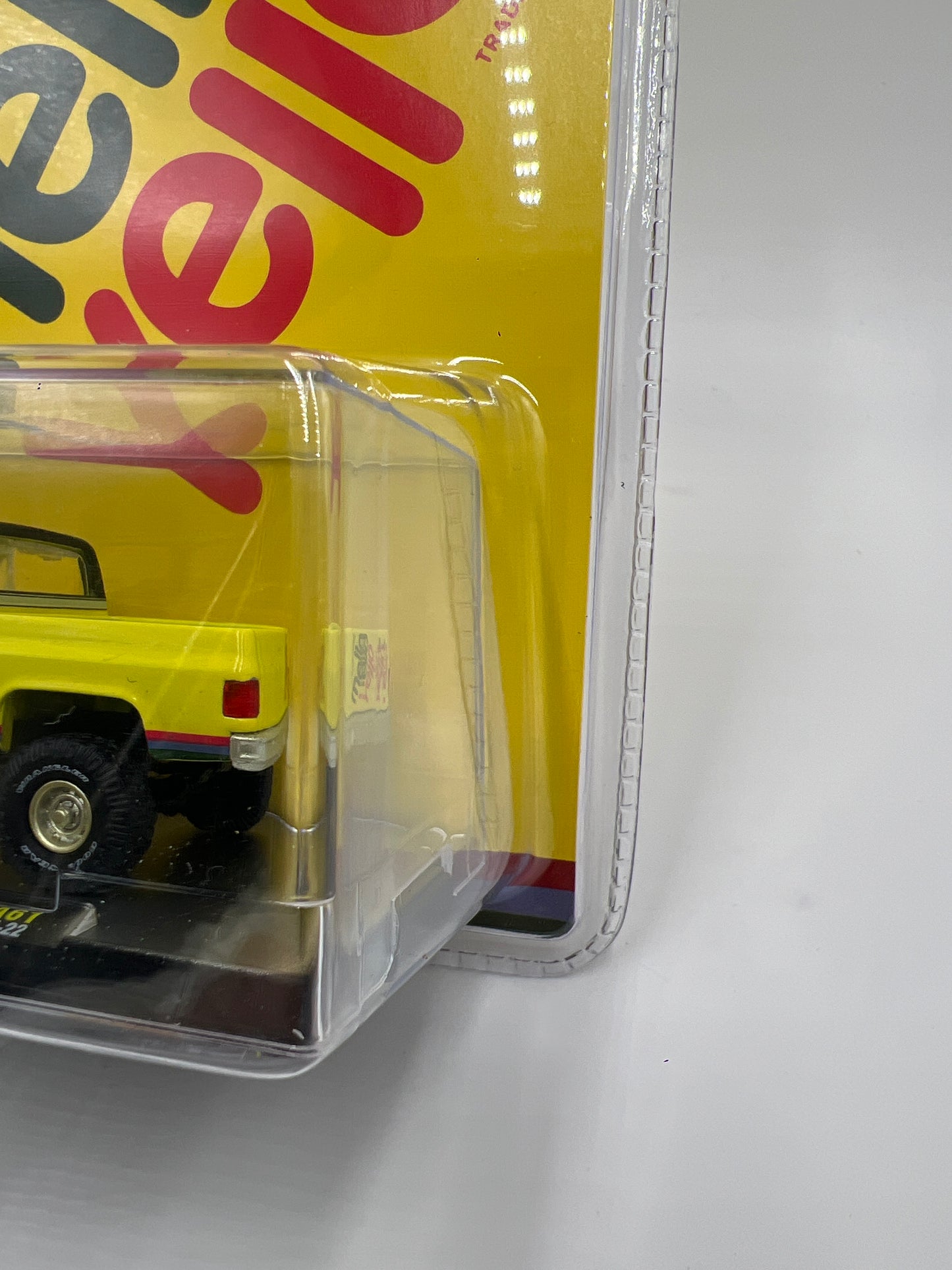 M2 Machines A61 Mello Yello CHASE 1973 Chevrolet Cheyenne Super 10 4x4