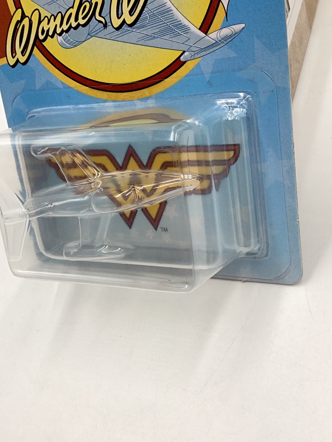 2017 Hot wheels Wonder Woman Invisible Jet with protector – carolinasdiecast