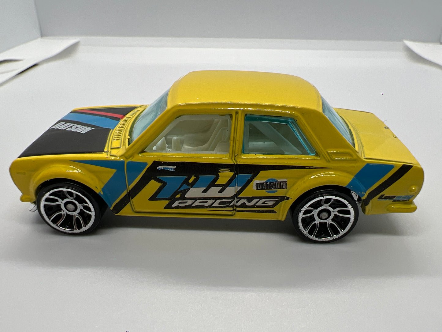 2010 Hot Wheels 1/64 Nightburnerz Datsun Bluebird 510 Yellow Loose
