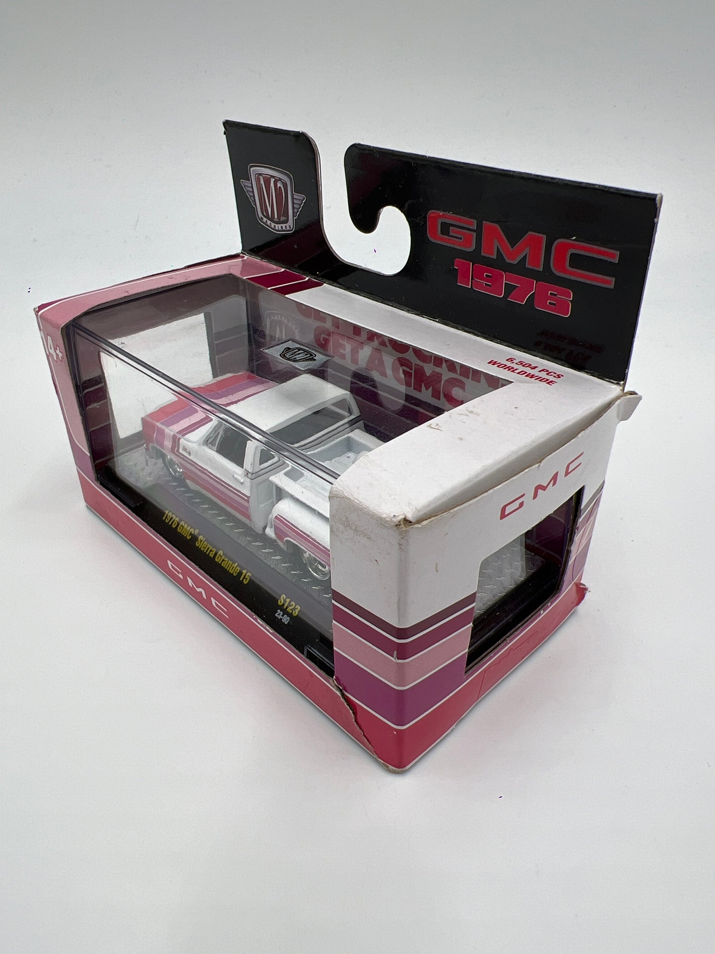 M2 Machines OReillys Exclusive 1976 GMC Sierra Grande 15 White/Pink W/Protector Bad Box S123