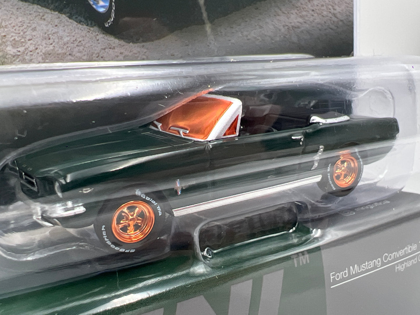 Mini GT #1166 CHASE Ford Mustang Convertible 1964 Green