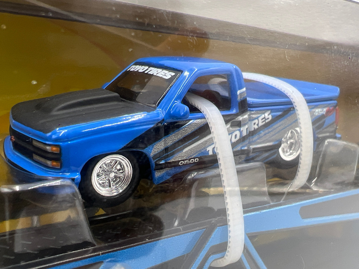 Maisto Design 1/64 Mijo Exclusives Transporters Mack Anthem & 1993 Chevrolet 454 SS Pick-Up