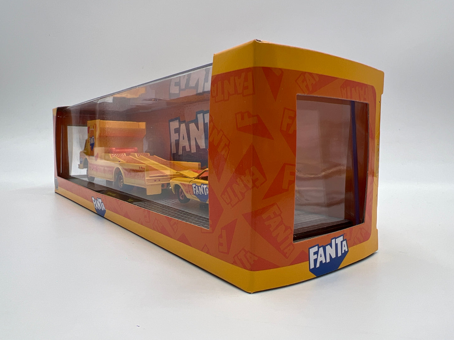 2025 M2 Machines Auto Haulers CHASE Fanta 1970 Ford C-950 & 1970 Ford Mustang Custom TW37