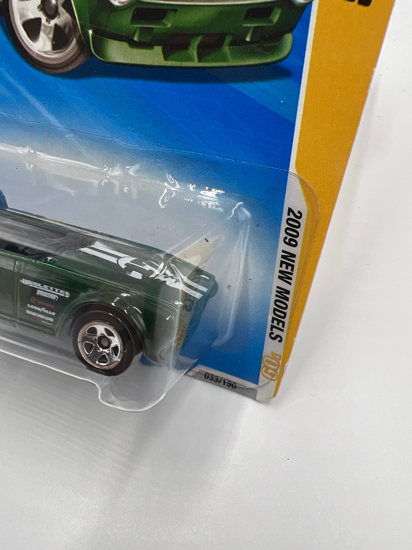 2009 Hot Wheels New Models #33 Triumph TR6 Green 67C