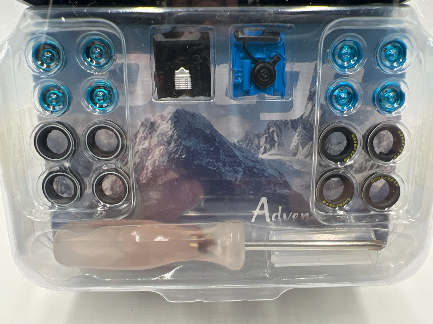 M2 Machines Model Kits CHASE 1978 Dodge Adventurer 150 White/Light Blue R77