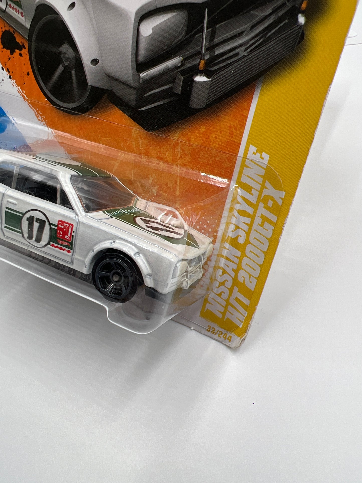 2011 Hot Wheels New Models #33 Nissan Skyline H/T 2000GT-X White Card Not Perfect 79B