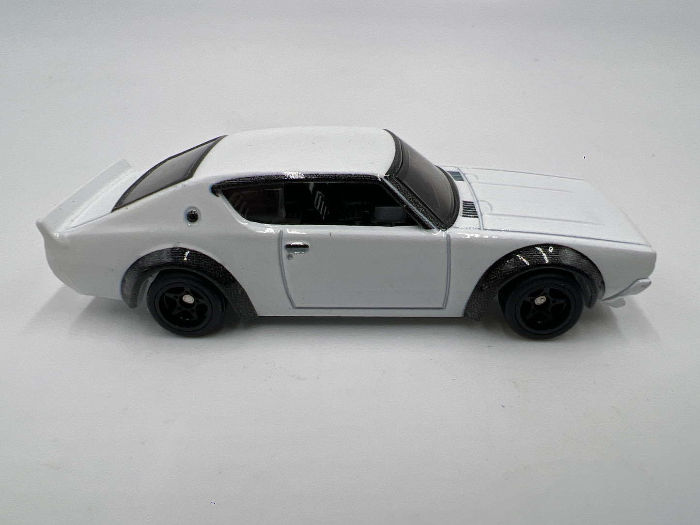 Hot Wheels Diorama Premium Nissan Skyline 2000GT-R LBWK White Loose