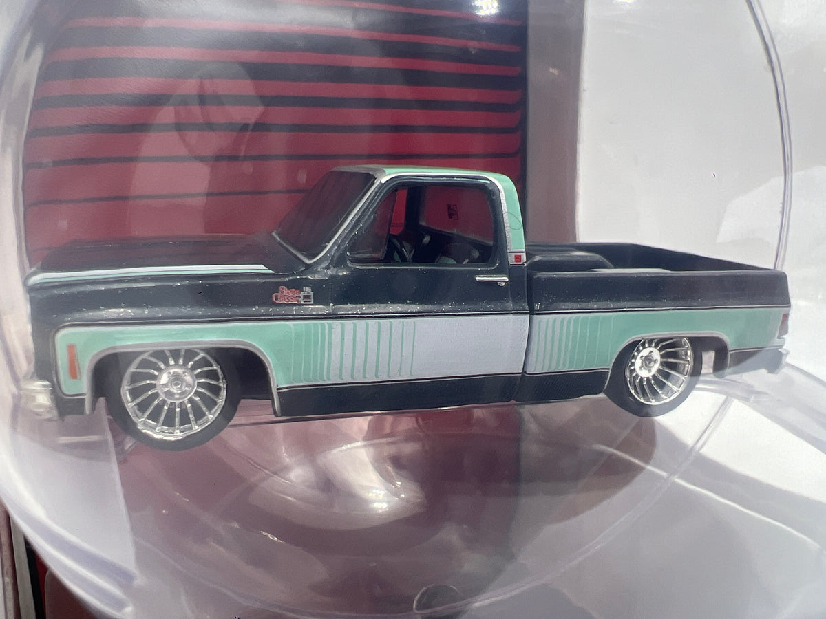 2026 M2 Machines Christmas Holiday Ornaments 2 Pack 1976 GMC Sierra Grande 15