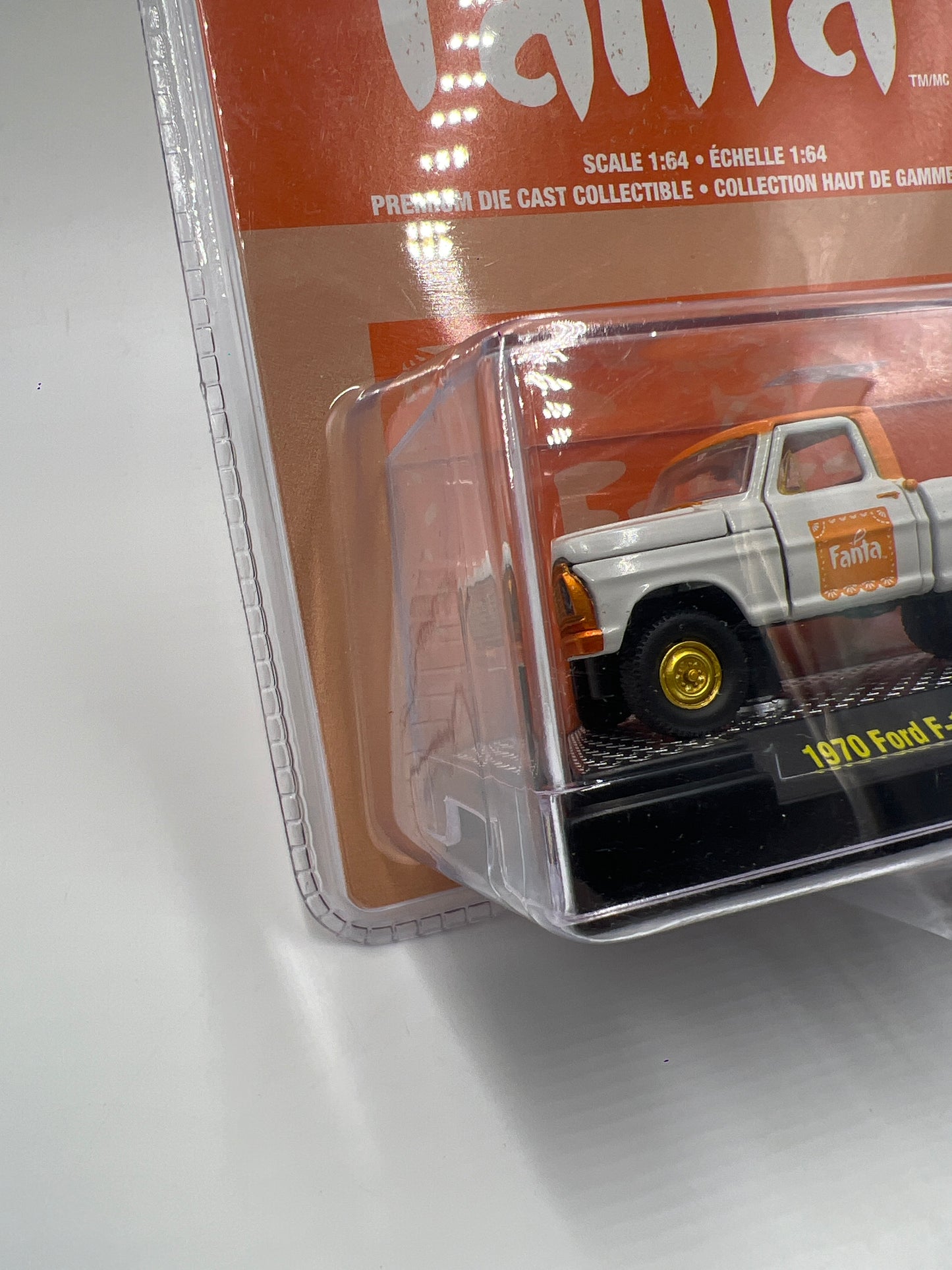 M2 Machines Fanta CHASE 1970 Ford F-100 Custom 4x4 MX01