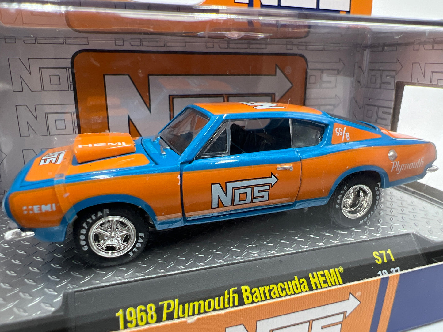 M2 Machines NOS 1968 Plymouth Barracuda Hemi S71