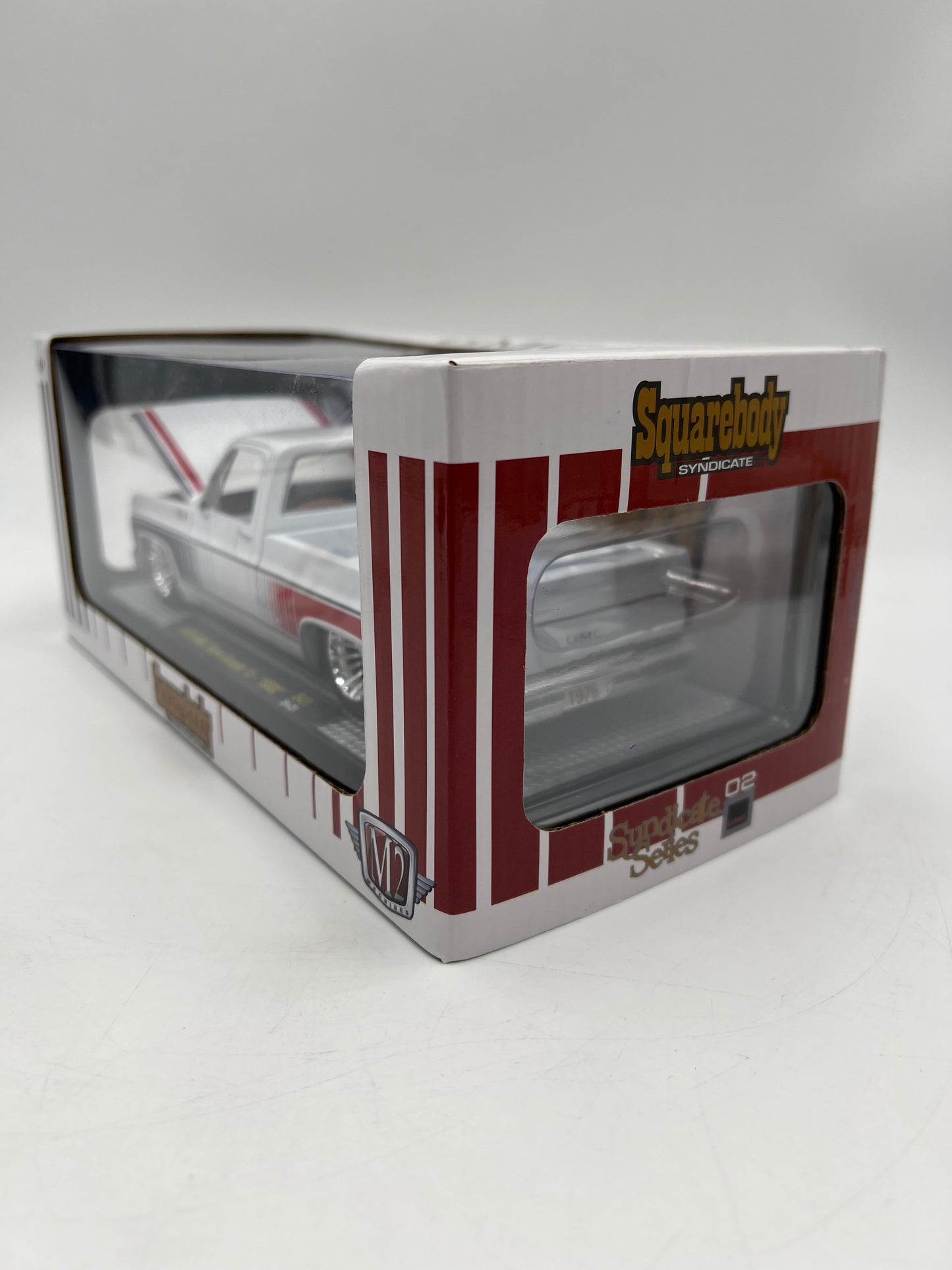 M2 Machines 1/24 Squarebody Syndicate 1976 GMC Sierra Grande 15 SS02 White S41