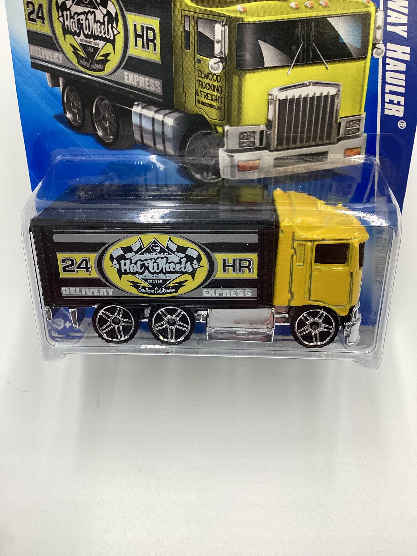 2009 Hot wheels #114 Hiway Hauler Yellow Vein on Top Left 116D