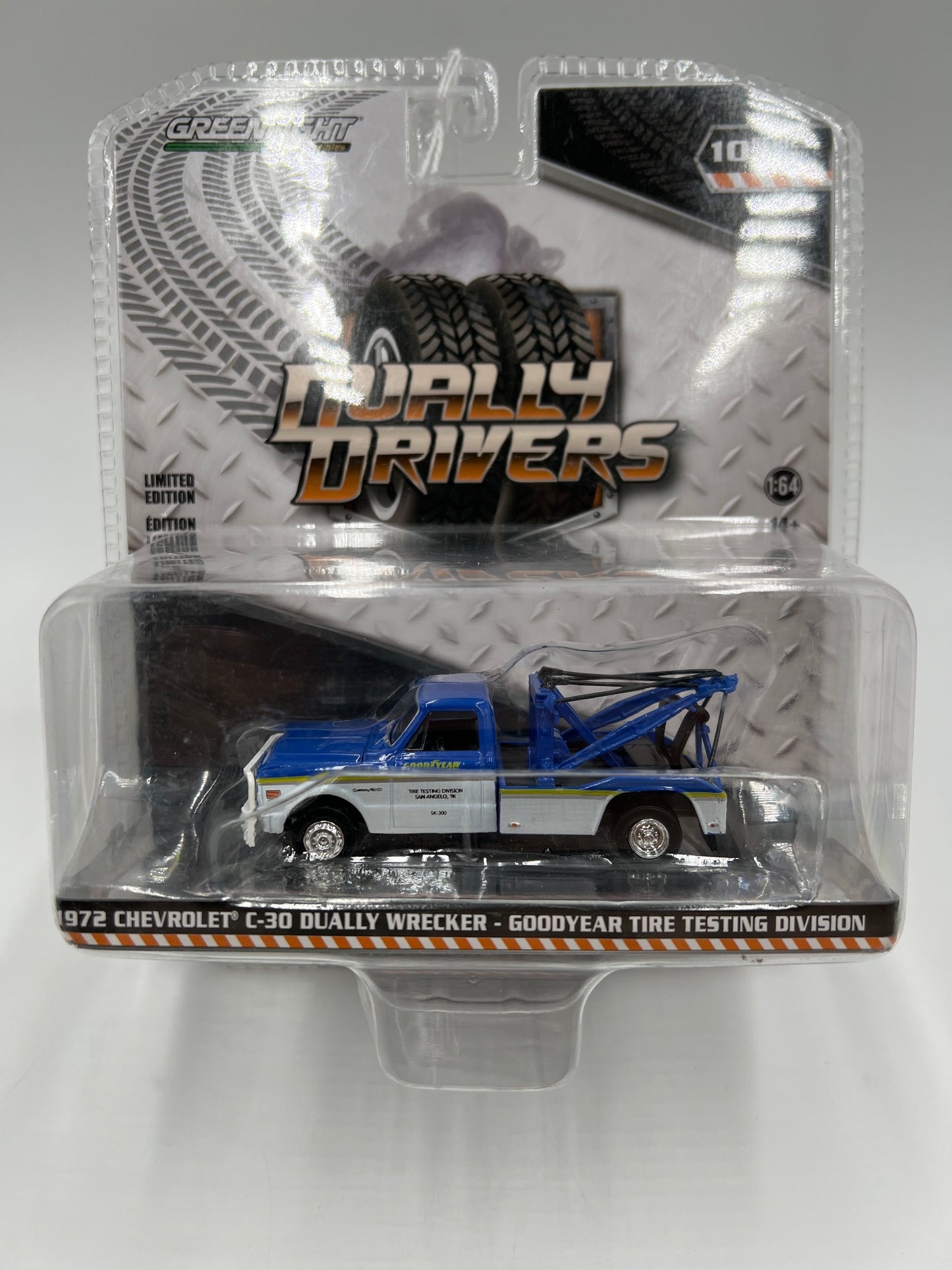 Greenlight Dually Drivers Series 10 1972 Chevrolet C-30 Dually Wrecker Goodyear Tire Testing Division 181B