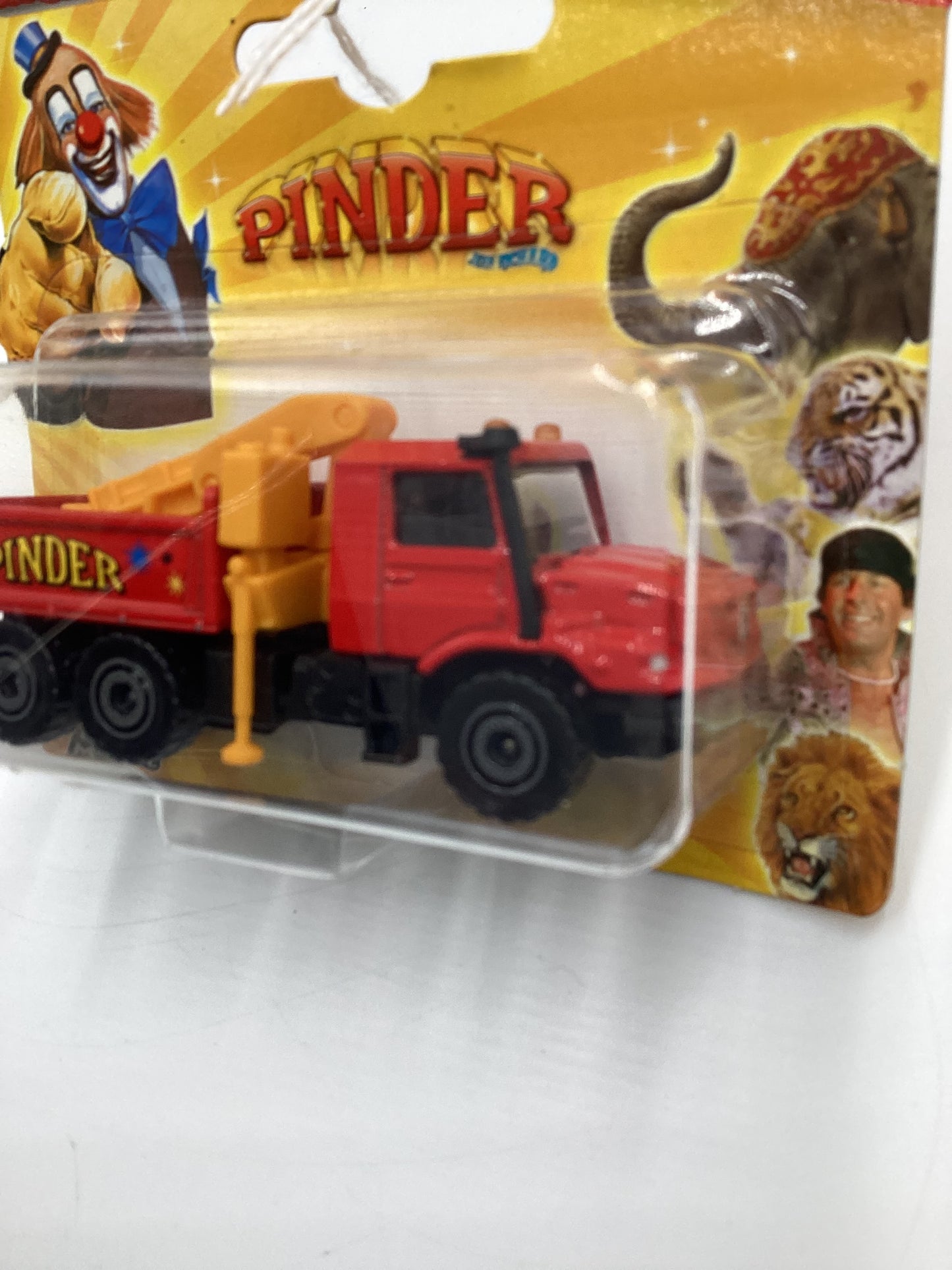Majorette Pinder Mercedes Benz Zetros Red ZZ4