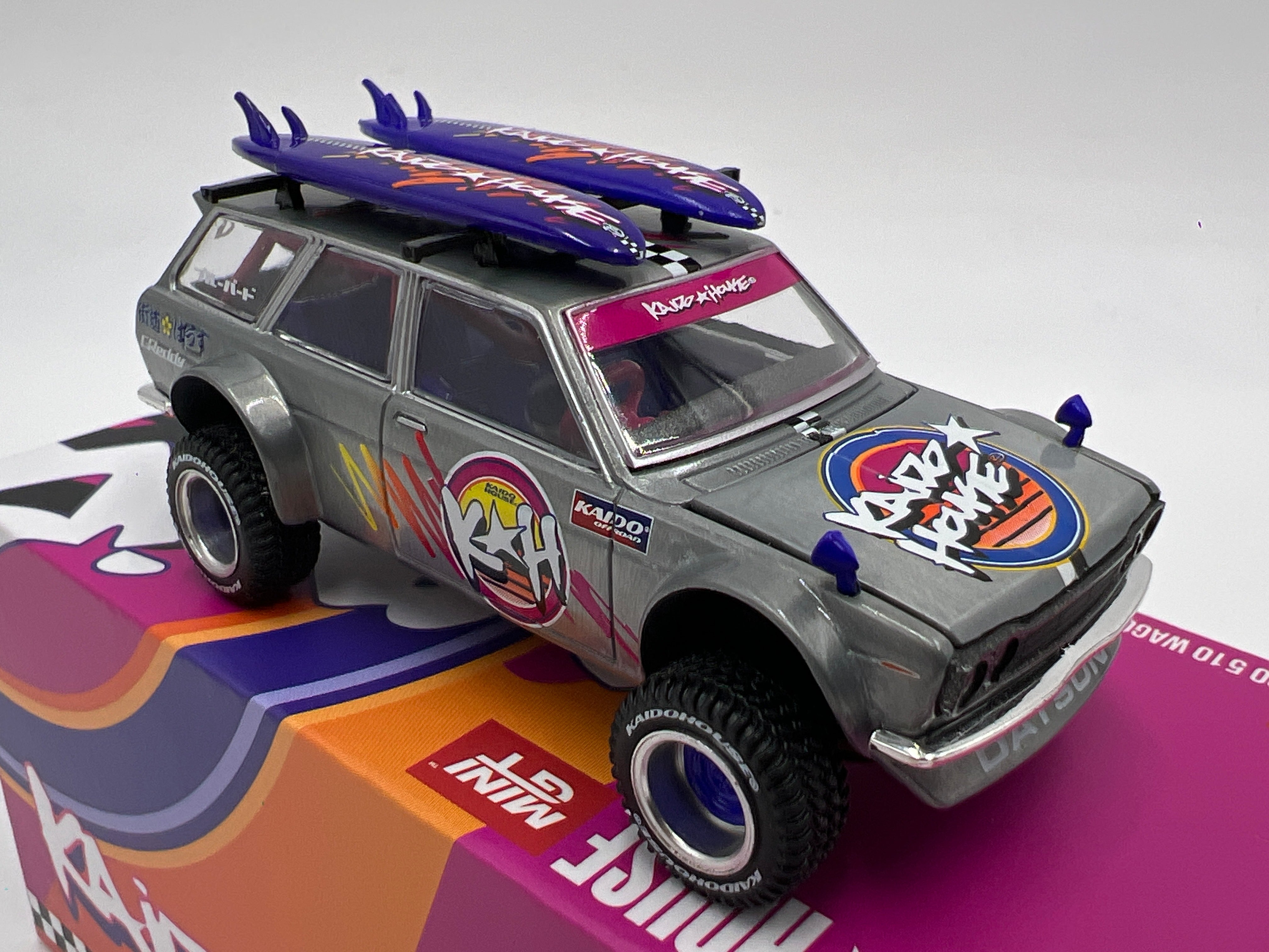 Mini GT Kaido House CHASE #210 Datsun 510 Wagon 4x4 Kaido Islands