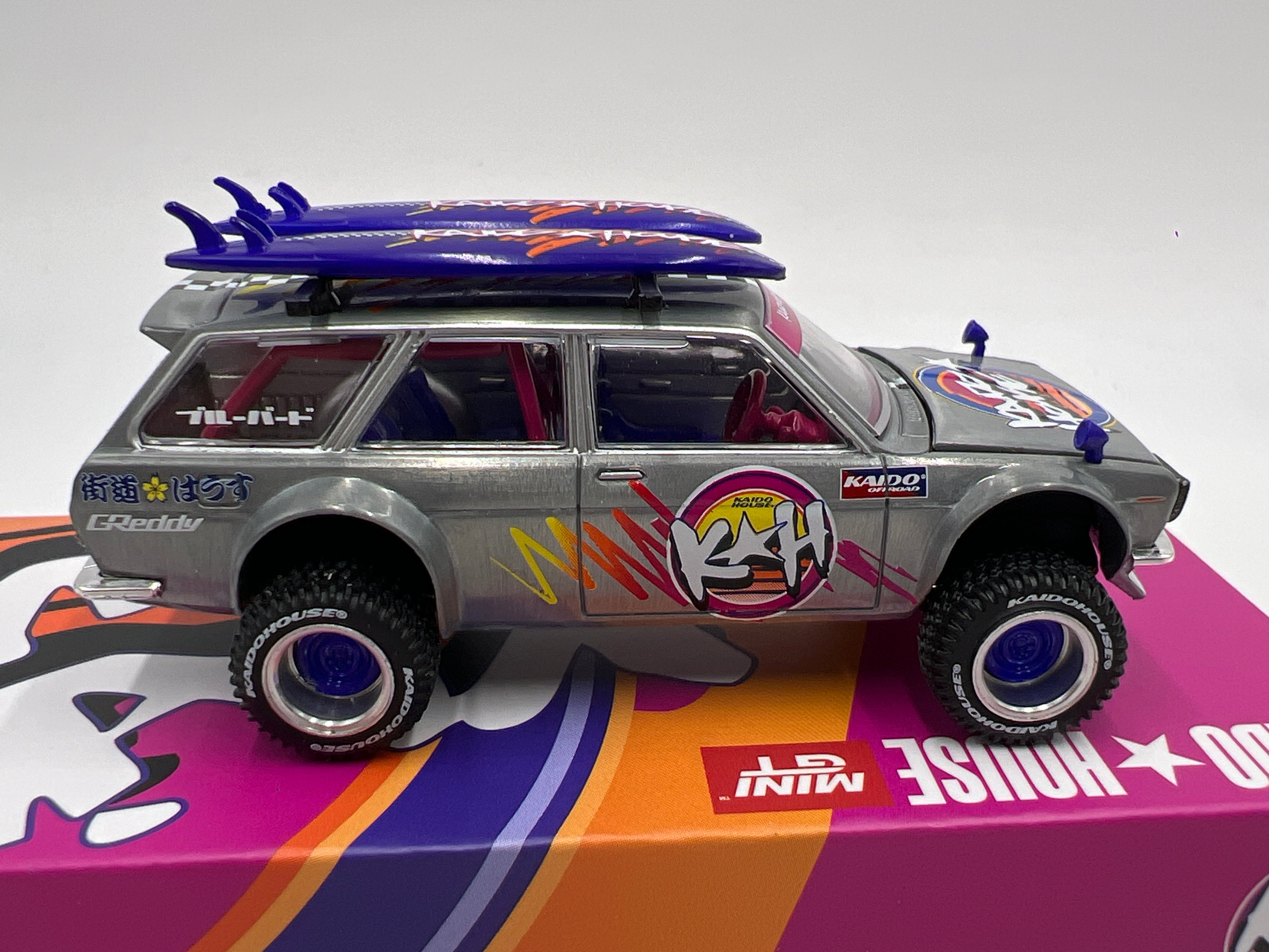 Mini GT Kaido House CHASE #210 Datsun 510 Wagon 4x4 Kaido Islands