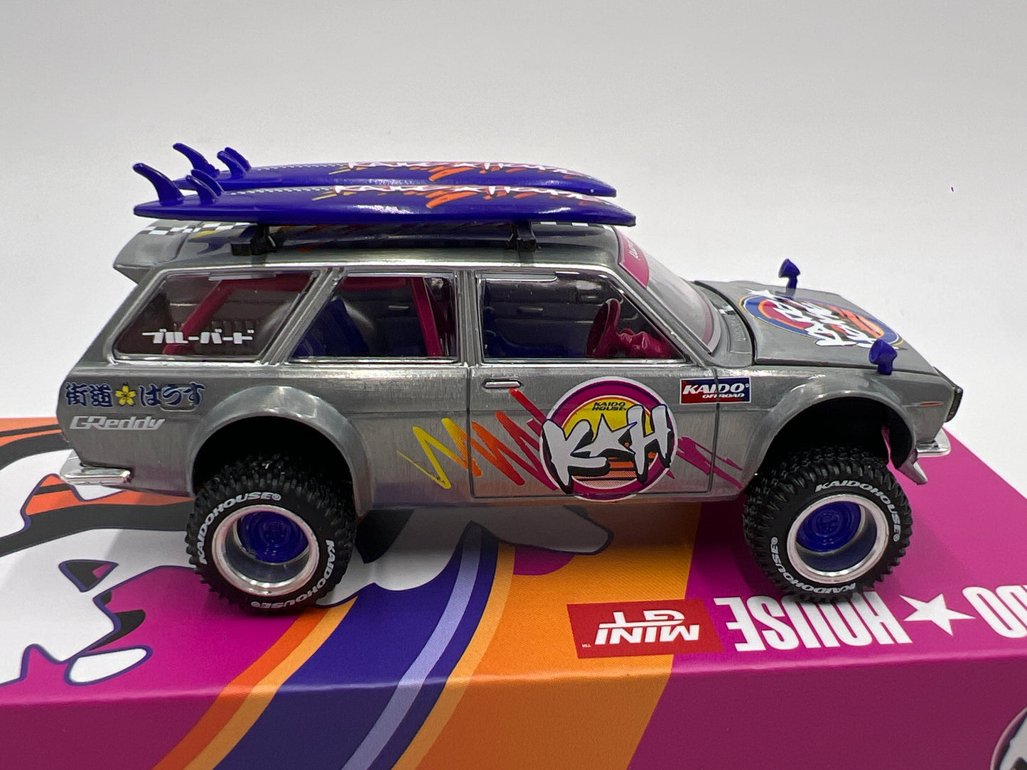 Mini GT Kaido House CHASE #210 Datsun 510 Wagon 4x4 Kaido Islands V1