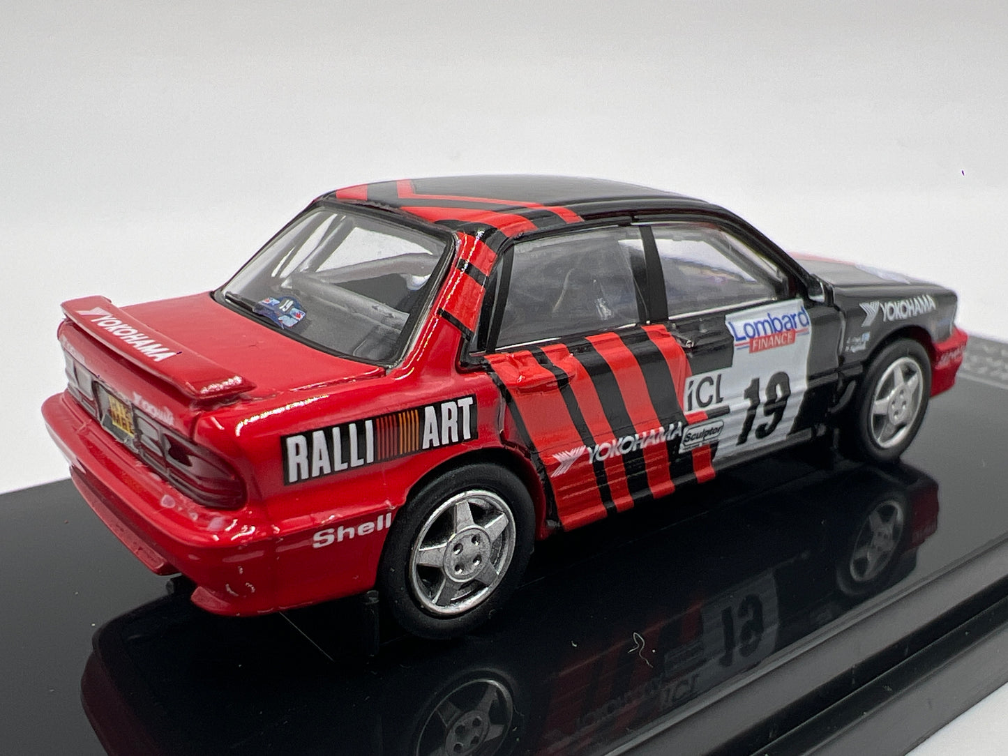 Para64 1:64 Scale Diecast Mitsubishi Motors Mitsubishi Galant VR-4 Advan Red/Black