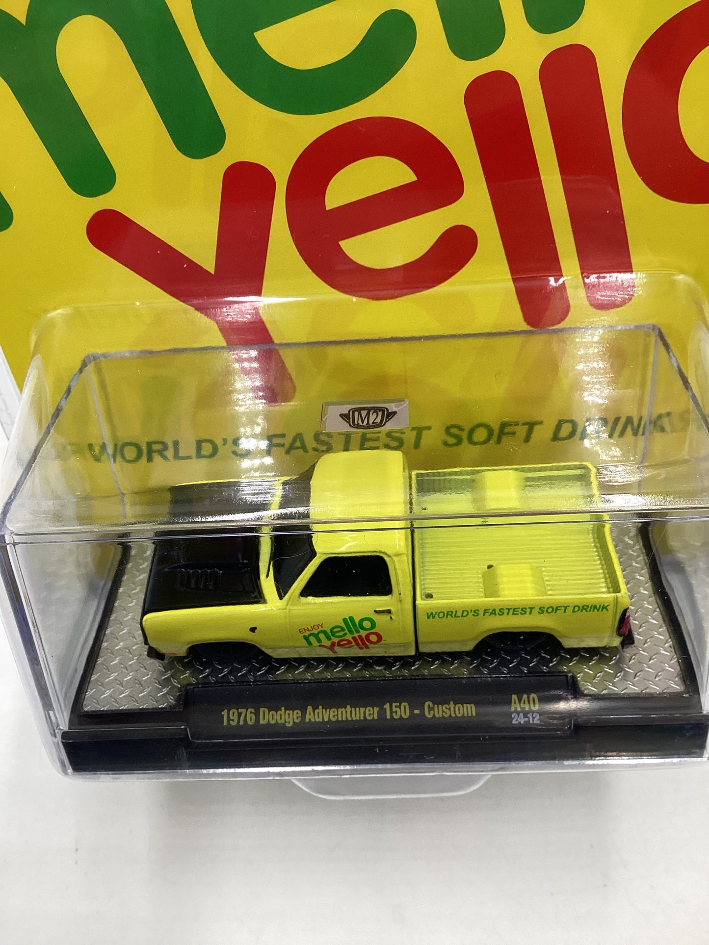 M2 Machines Mello Yellow 1976 Dodge Adventurer 150 Custom A40 197A