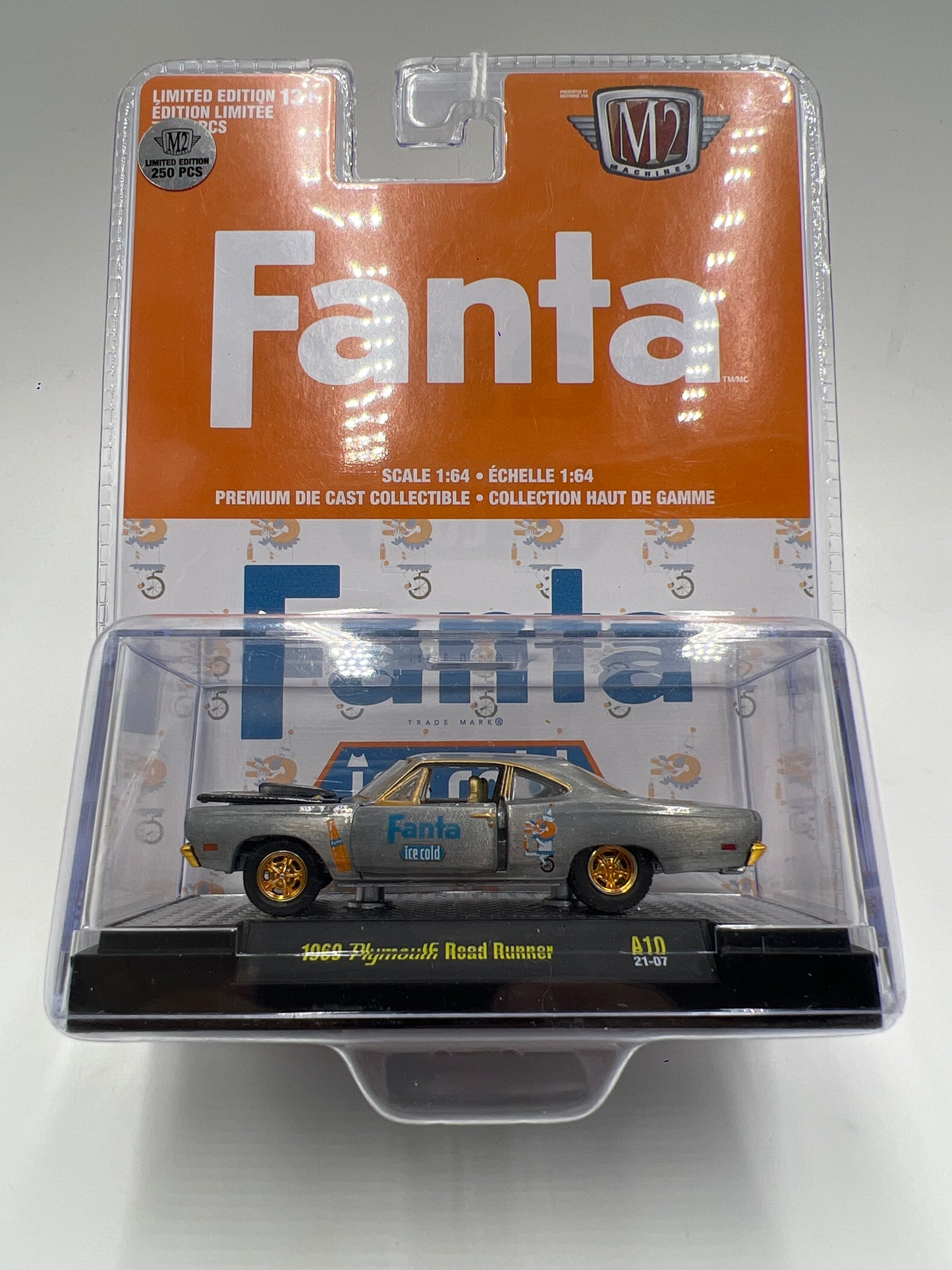 M2 Machines Fanta RAW CHASE 1/250 1969 Plymouth Road Runner A10 VHTF