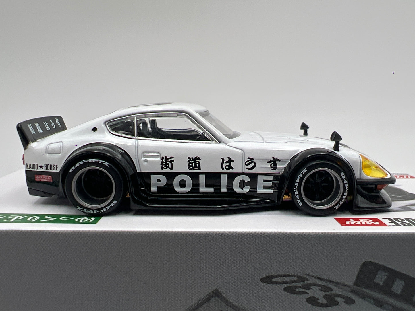 Mini GT Kaido House #208 Nissan Fairlady Z Kaido GT Police