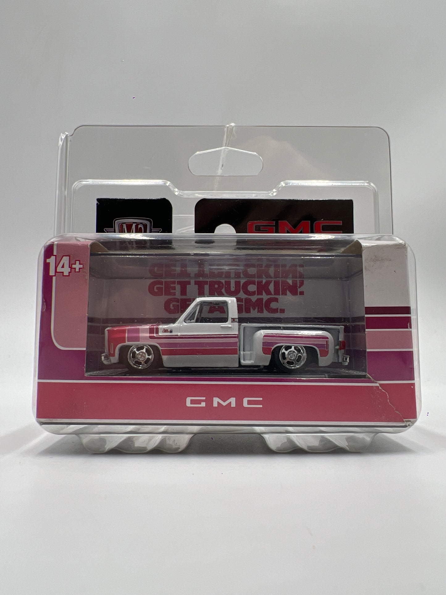 M2 Machines OReillys Exclusive 1976 GMC Sierra Grande 15 White/Pink W/Protector Bad Box S123
