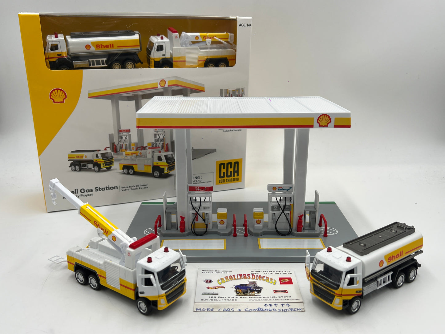 CCA 1/64 Diorama Assembly Playset Shell Gas Station W/Volvo Trucks