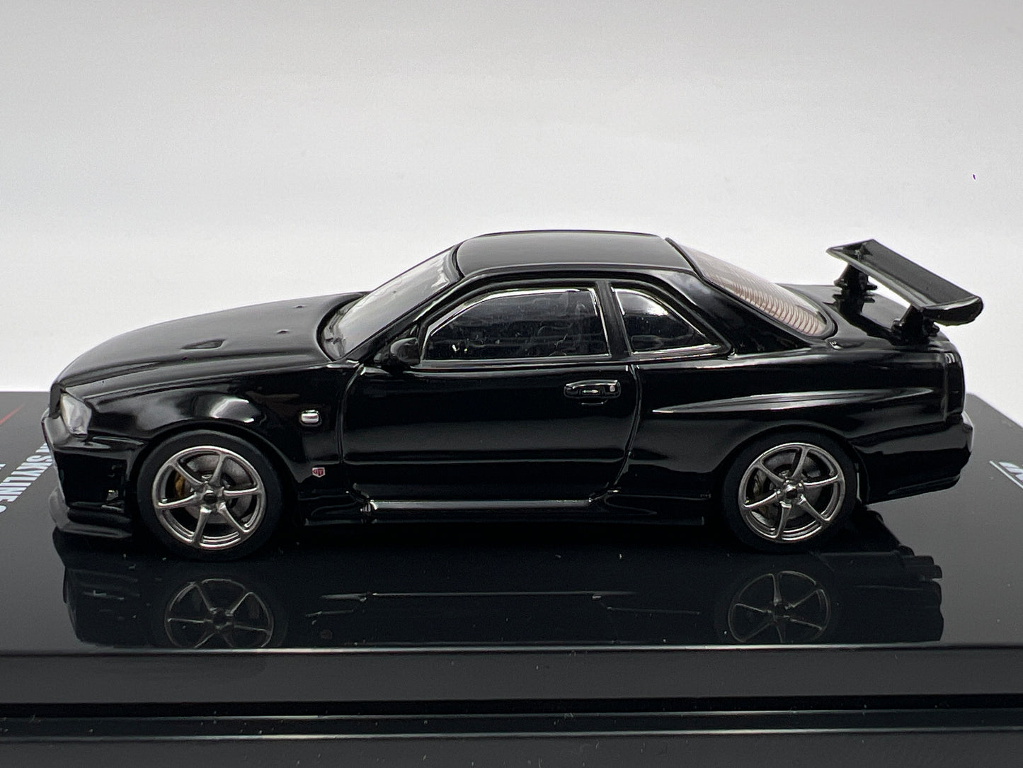 Inno64 Nissan Skyline GT-R R34 V-Spec II Black