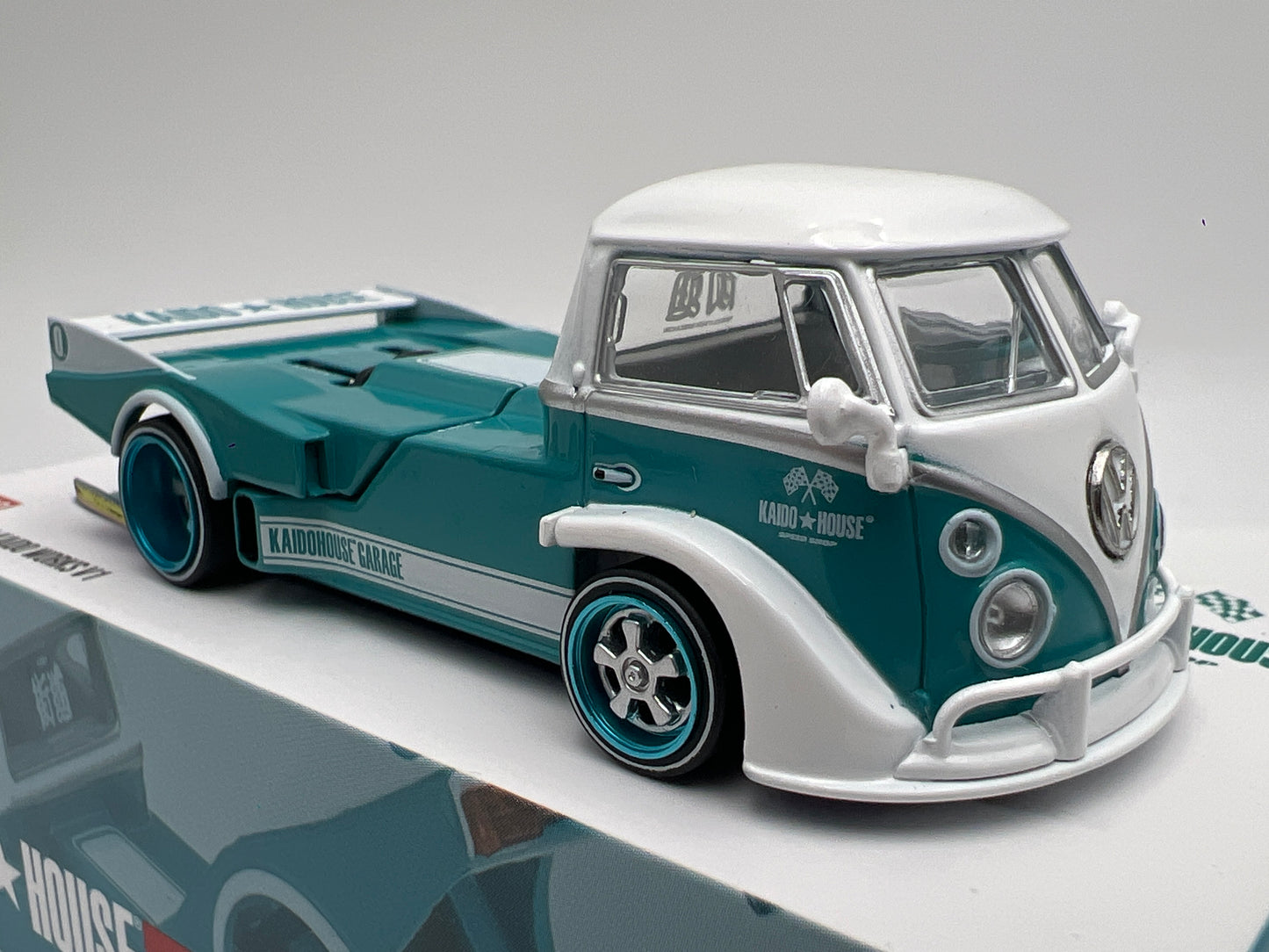 Mini GT Kaido House #220 Volkswagen T1 Kaido Works V1 Turquoise
