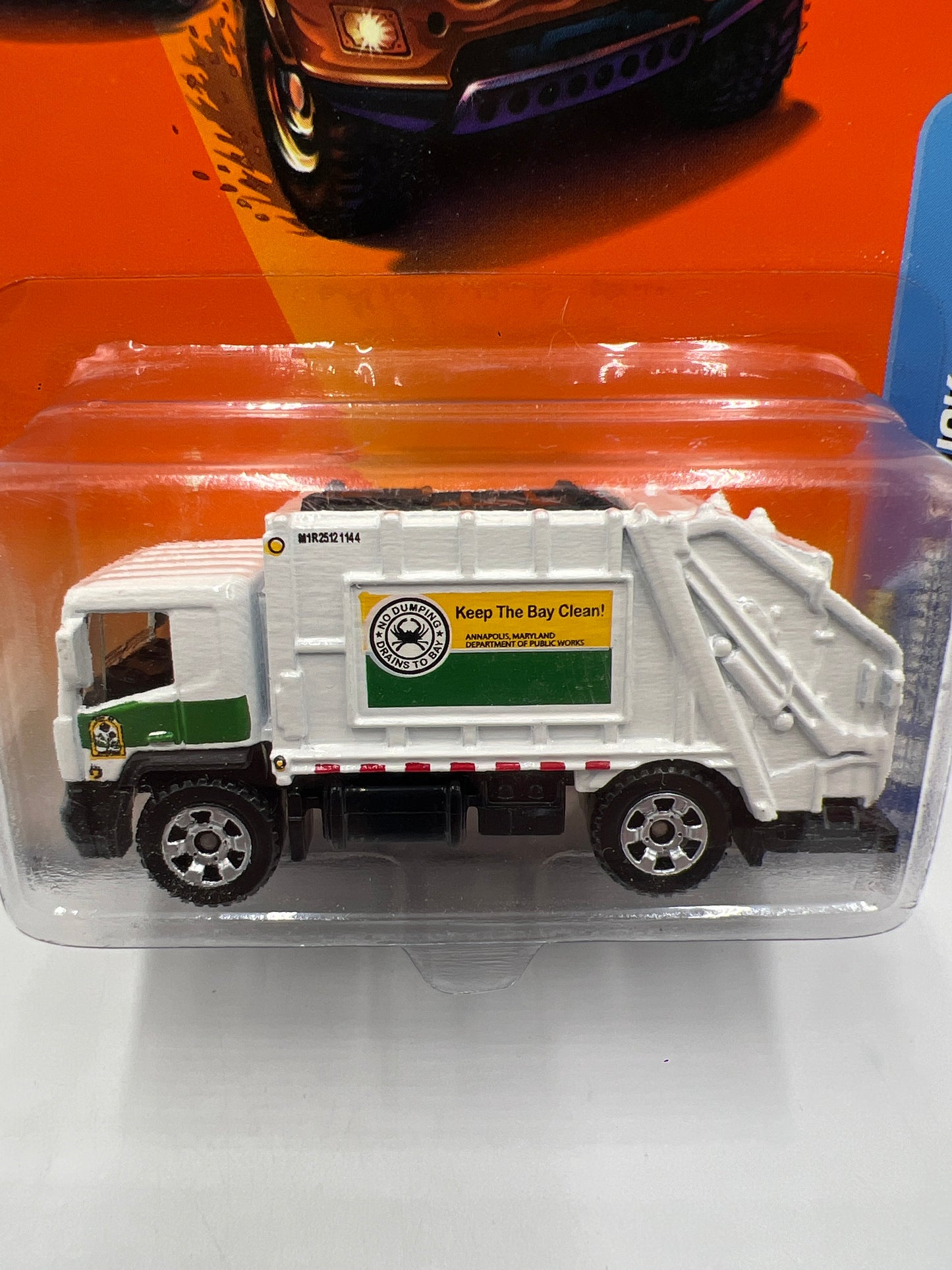 Matchbox City Action #66 08 Garbage Truck White Card Has Crease 216O