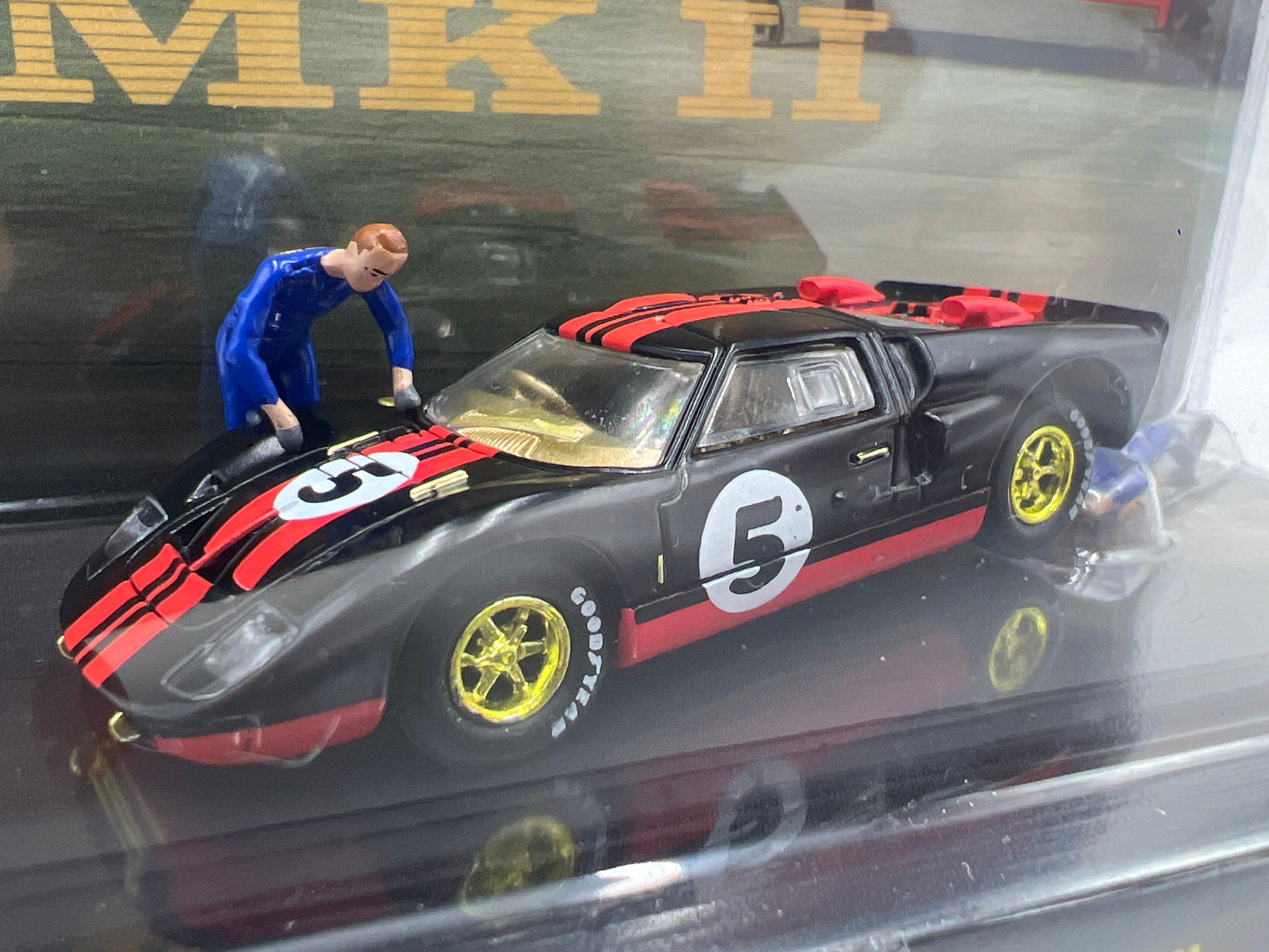M2 Machines Diorama R17 CHASE 1966 Ford GT40 MK II – carolinasdiecast