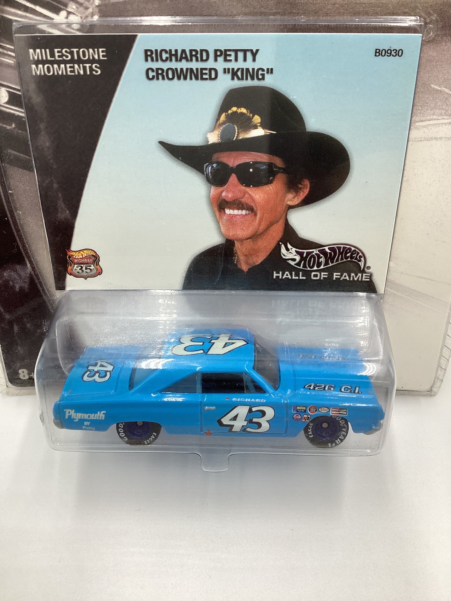 Hot Wheels Hall Of Fame Milestone Moments 67 Plymouth Richard Petty Crowned King Blue (SR)