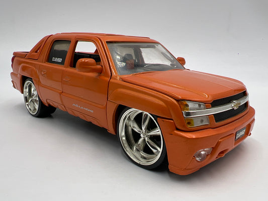 Jada 1/24 Scale Dub City 2001 Chevrolet Avalanche Orange Loose