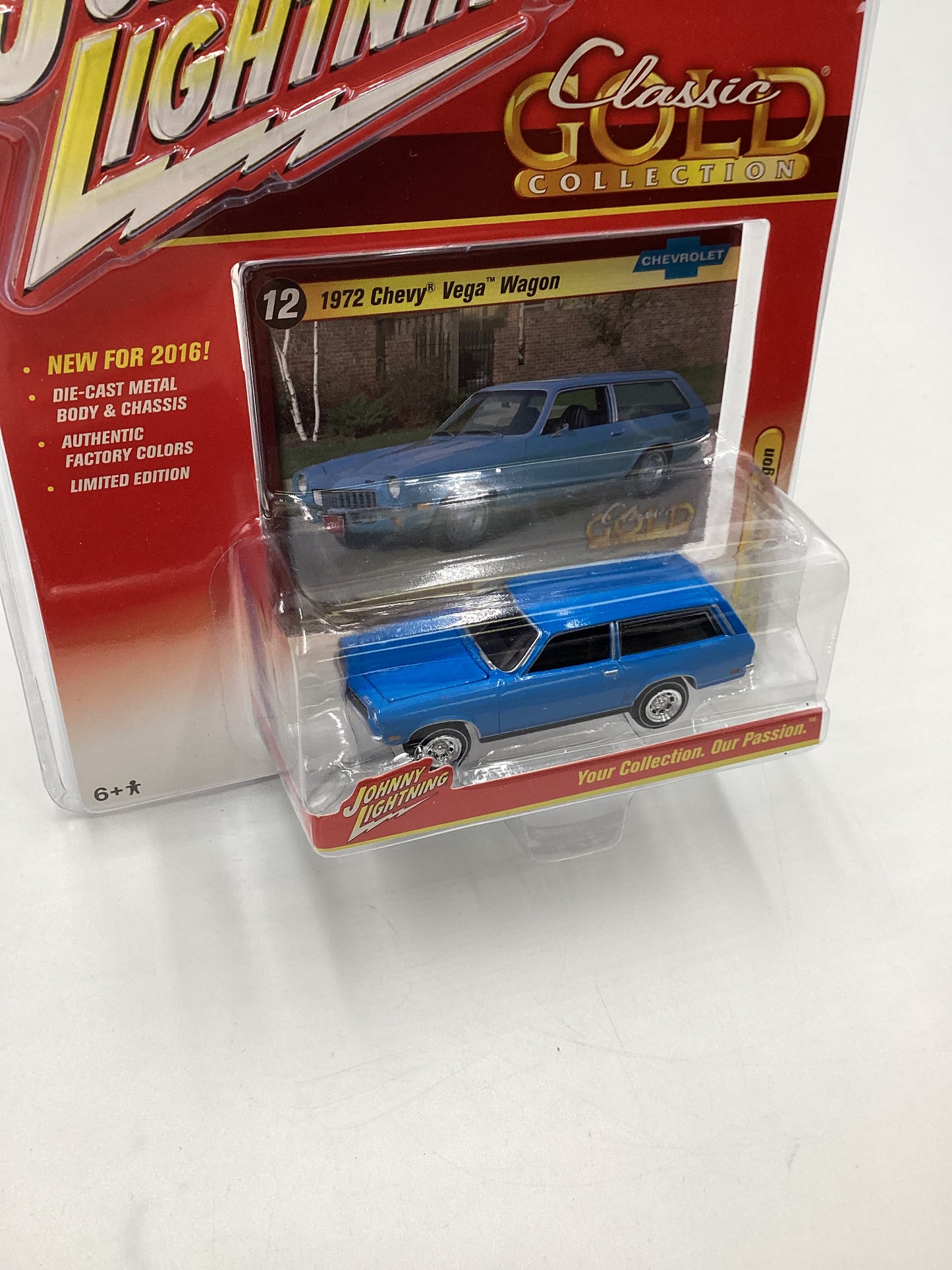 Johnny Lightning Classic Gold #12 1972 Chevy Vega Wagon Blue 217E