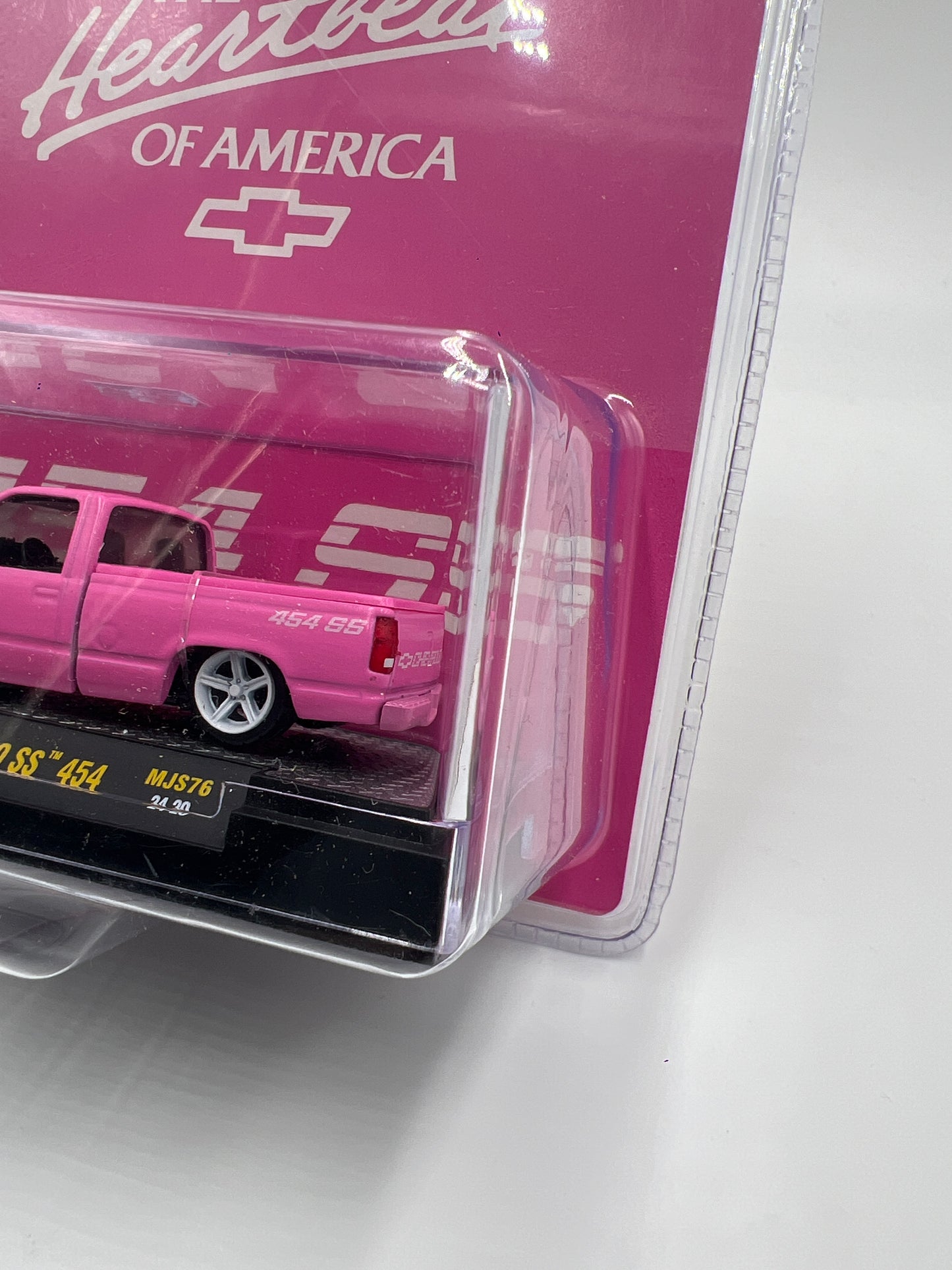 M2 Machines Mijo Exclusives The Heartbeat Of America 1991 Chevrolet C1500 SS 454 Pink MJS76