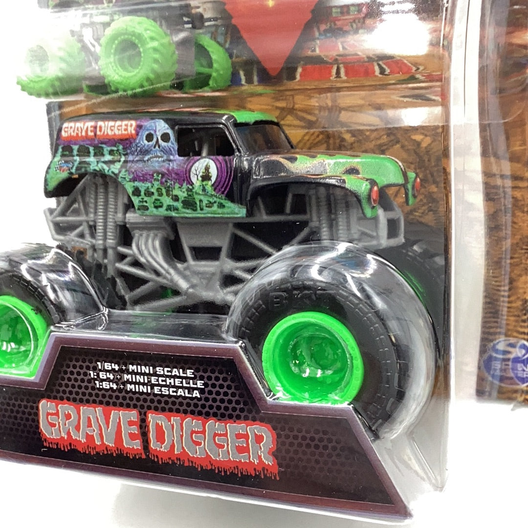 2024 monster jam Grave digger with mini Grave digger regalo 134D