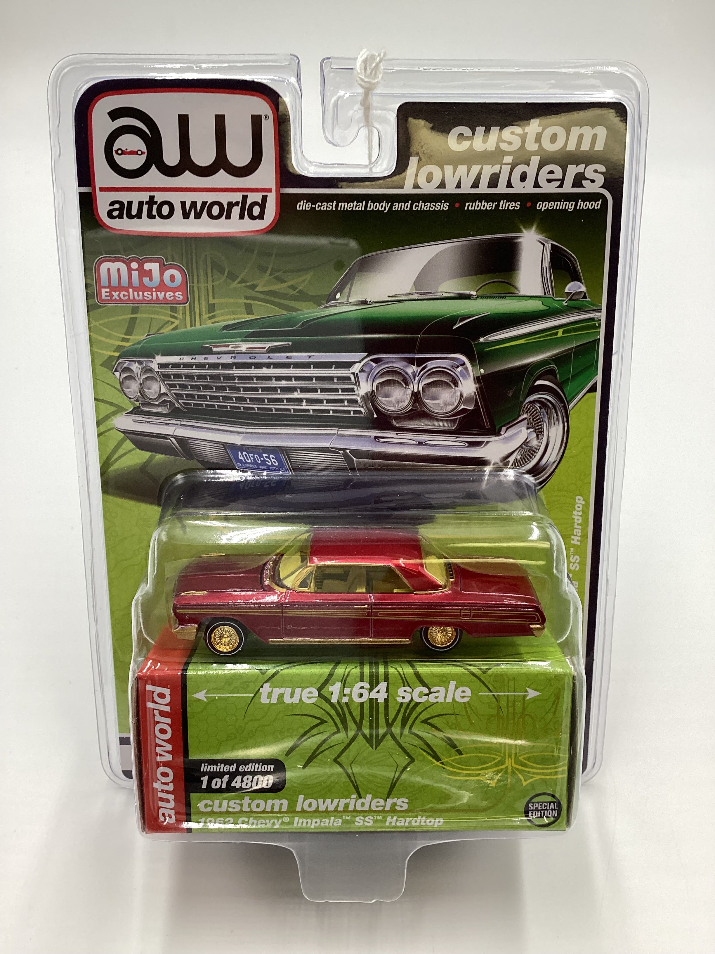 Auto World Custom Lowriders 1962 Chevy Impala SS Hardtop Ultra Red