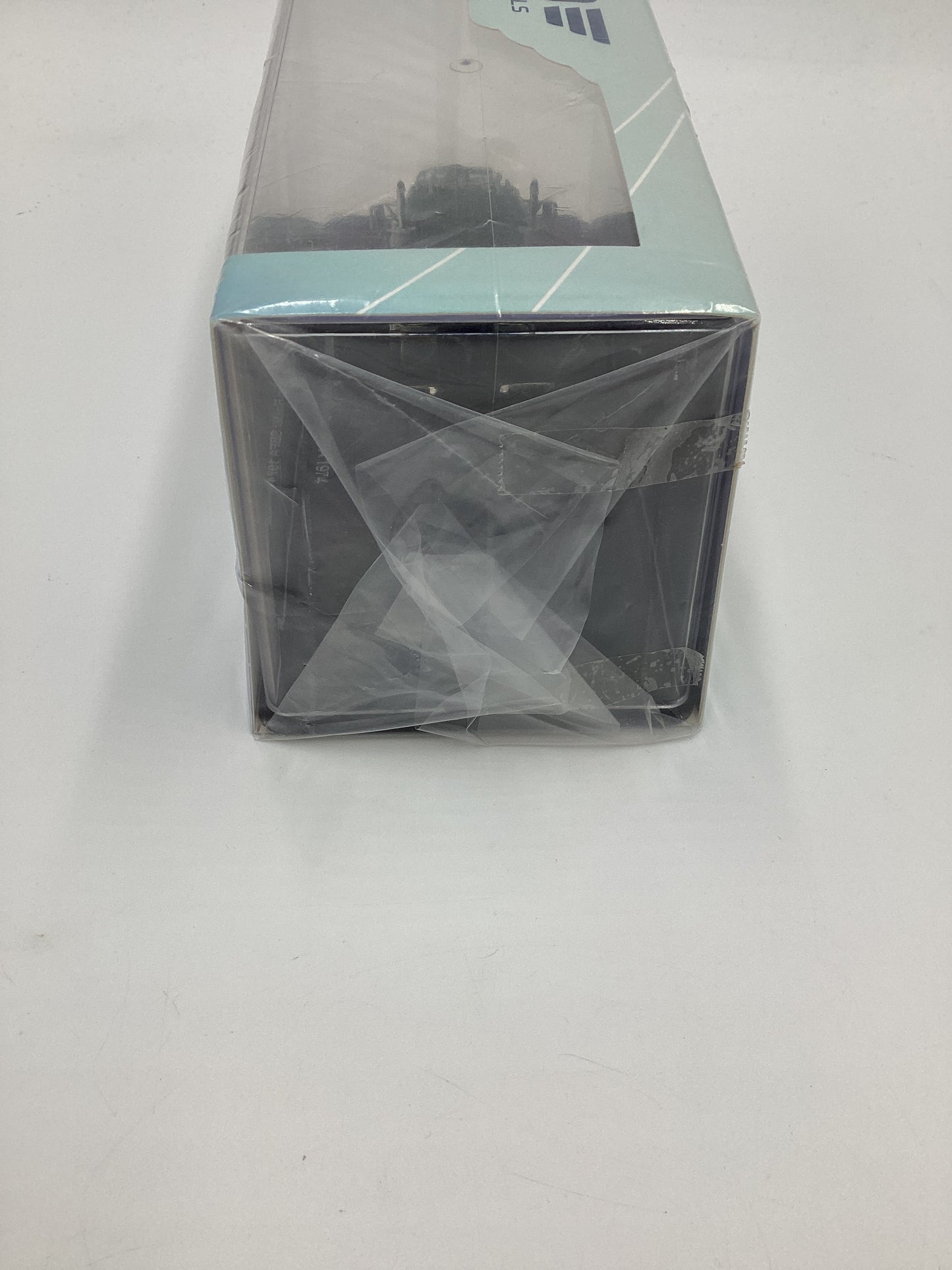 Neo Scale Models Diamond Reo Raiders SBFA 1974 Green *Small Crack On Case*