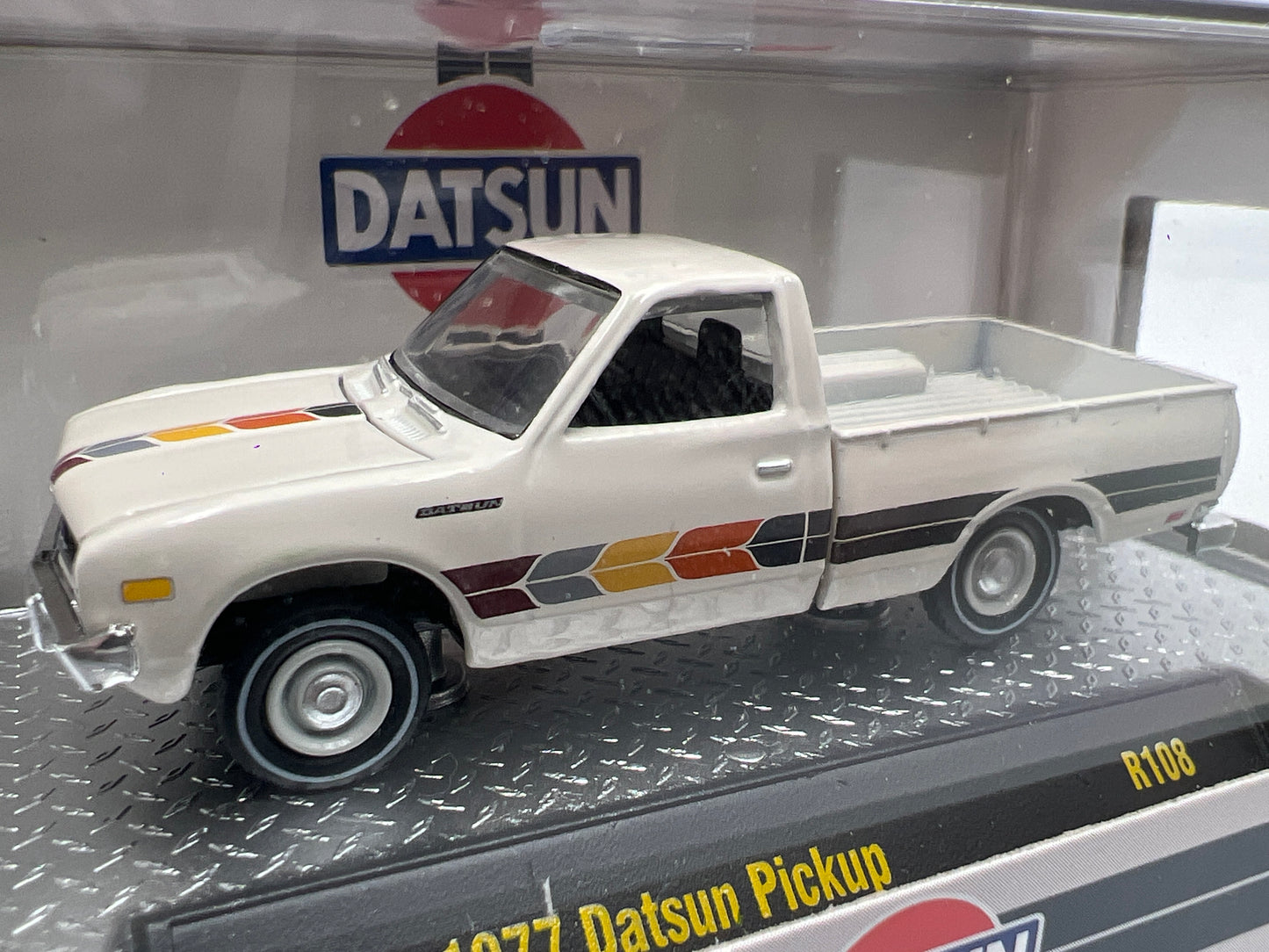 M2 Machines R108 1977 Datsun Pickup White