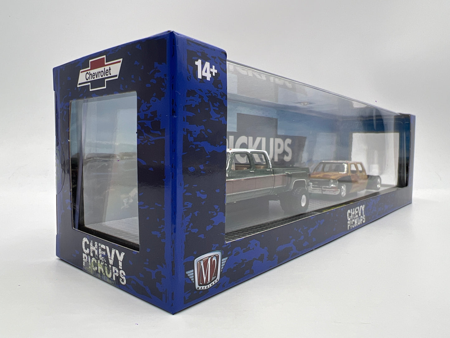 M2 Machines Auto Haulers 1973 Chevrolet Cheyenne Super 30 & 1975 Chevrolet Silverado 30 4x4 R90