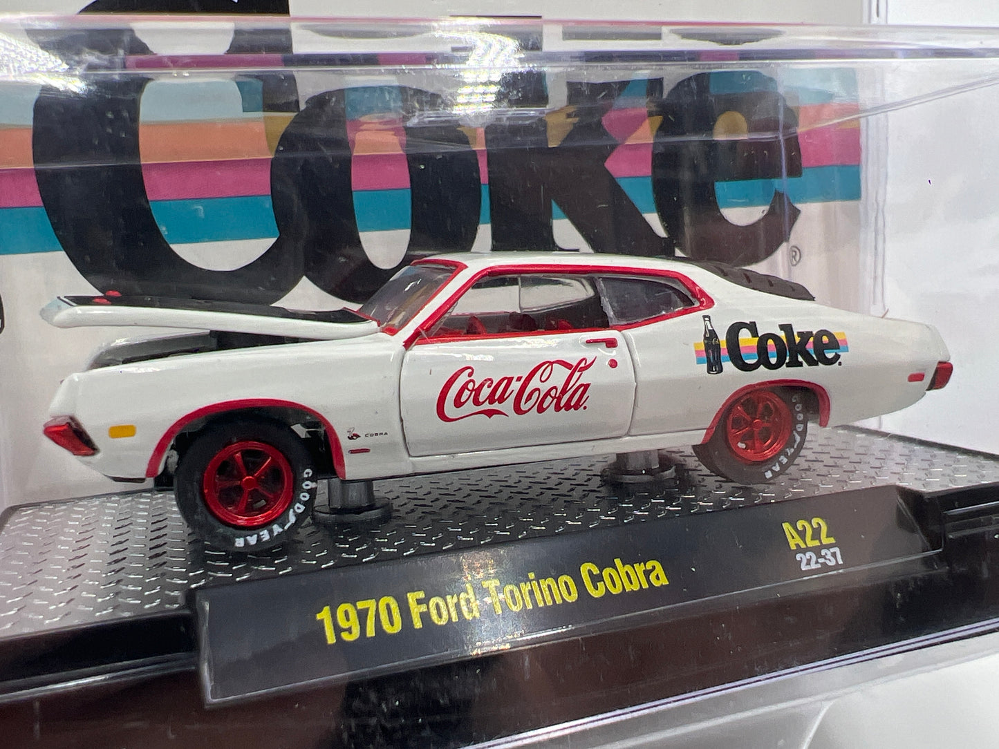 M2 Machines Coca Cola CHASE 1970 Ford Torino Cobra White A22