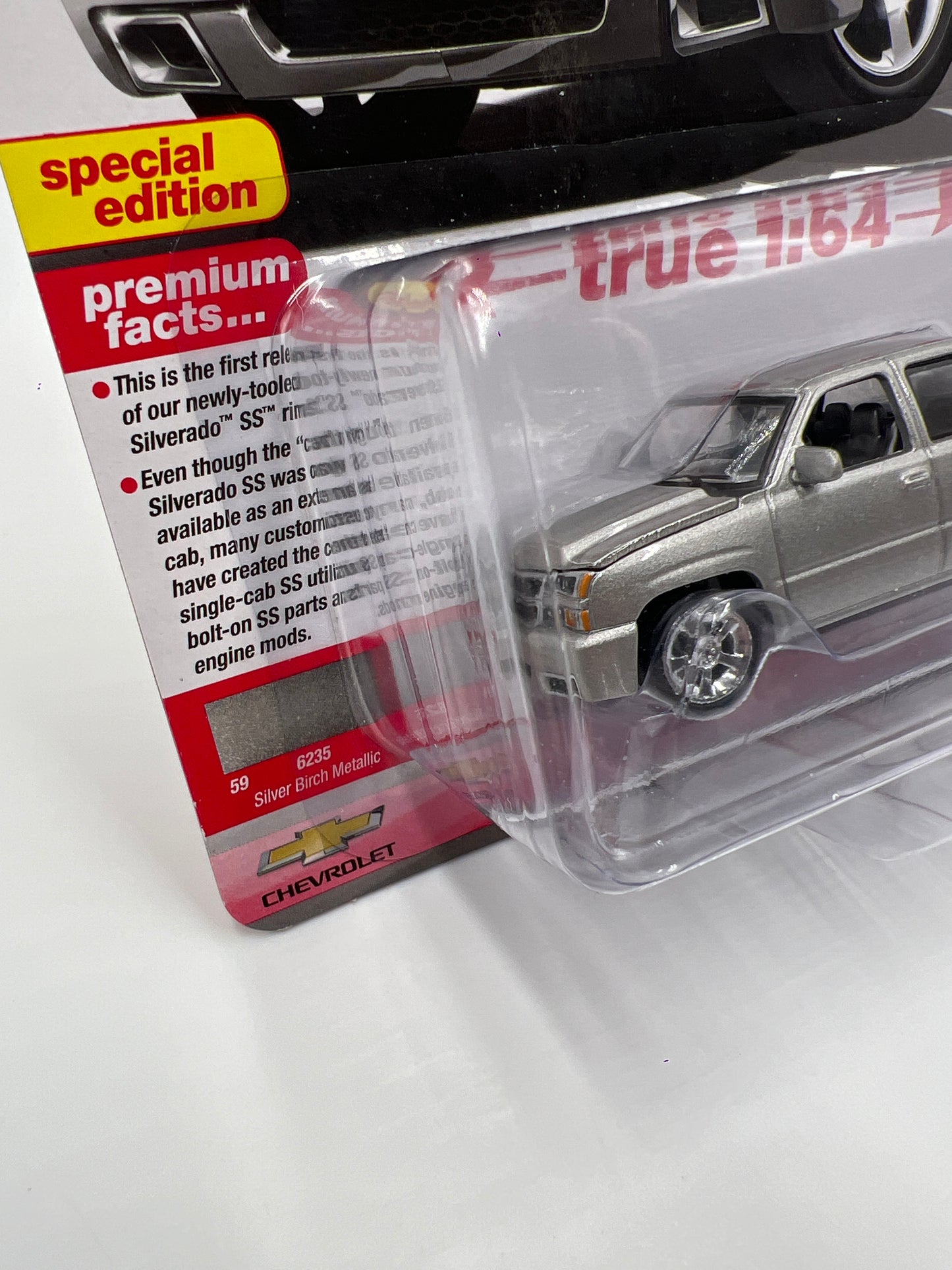 Auto World Muscle Trucks Release 4 Version A Cateye 2006 Chevy Silverado SS Silver 183C